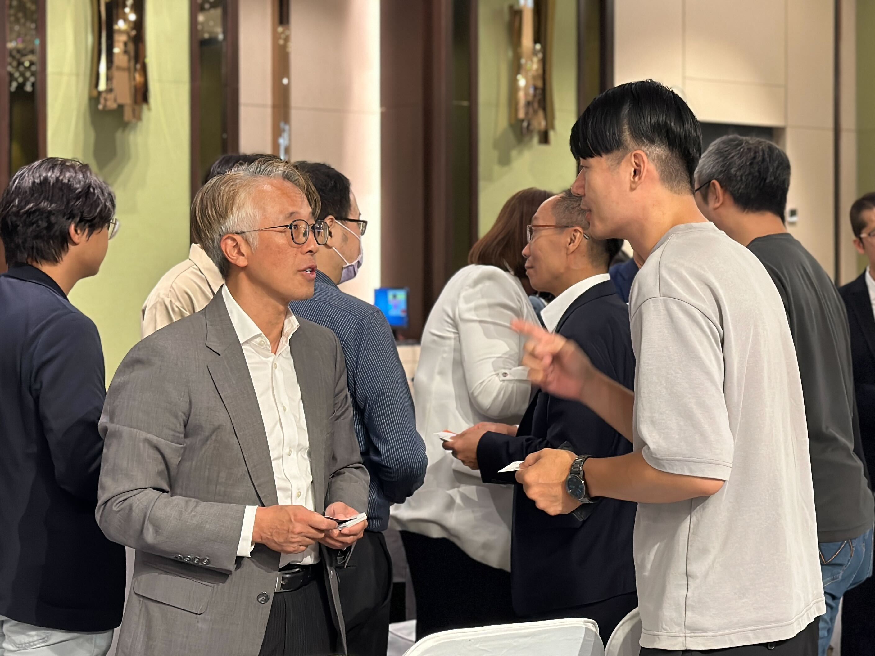 2024 新北Demo Day 活動安排新創團隊與專業創投顧問自由交流，現場活動熱絡。
