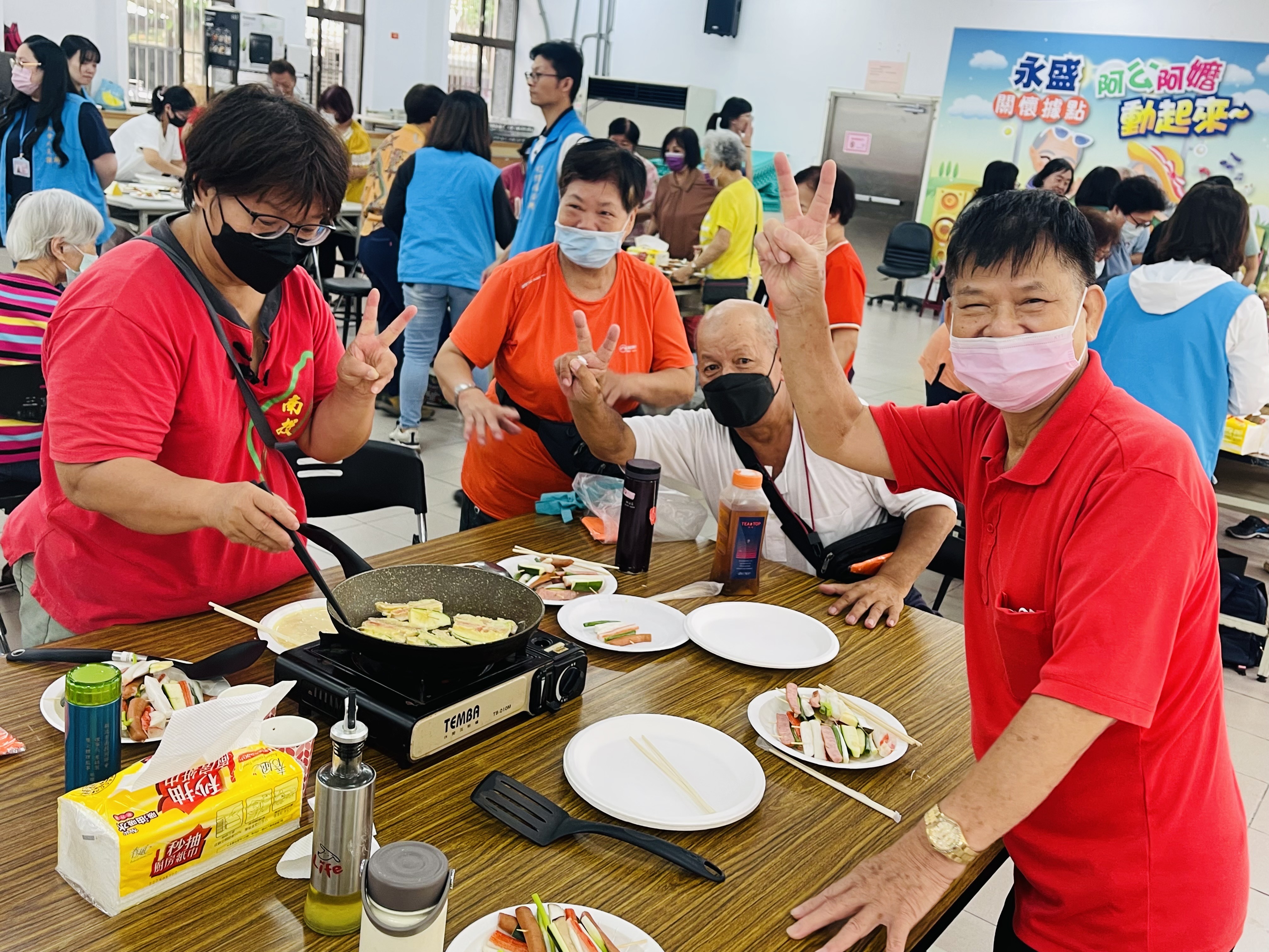 有趣的手作體驗，吸引三重里民踴躍參與，體驗文化共融。