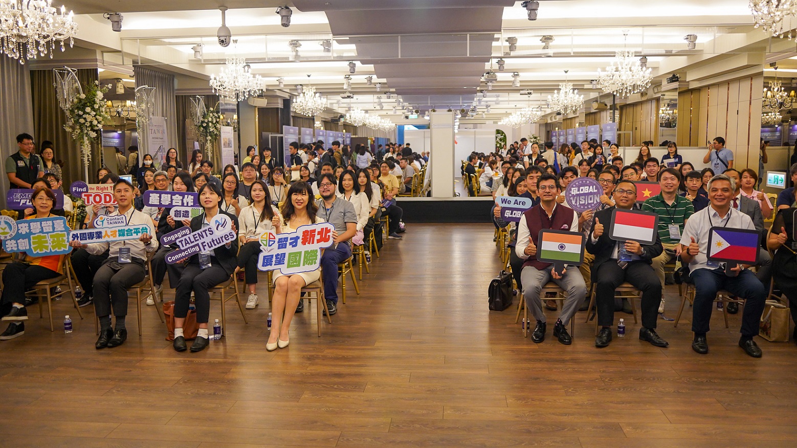新北市政府經濟發展局今(20)日舉辦「新北企業國際專才媒合大會」，成功匯聚28家新北知名科技大廠及製造業領導者，攜手創造逾百個高質量專才職缺