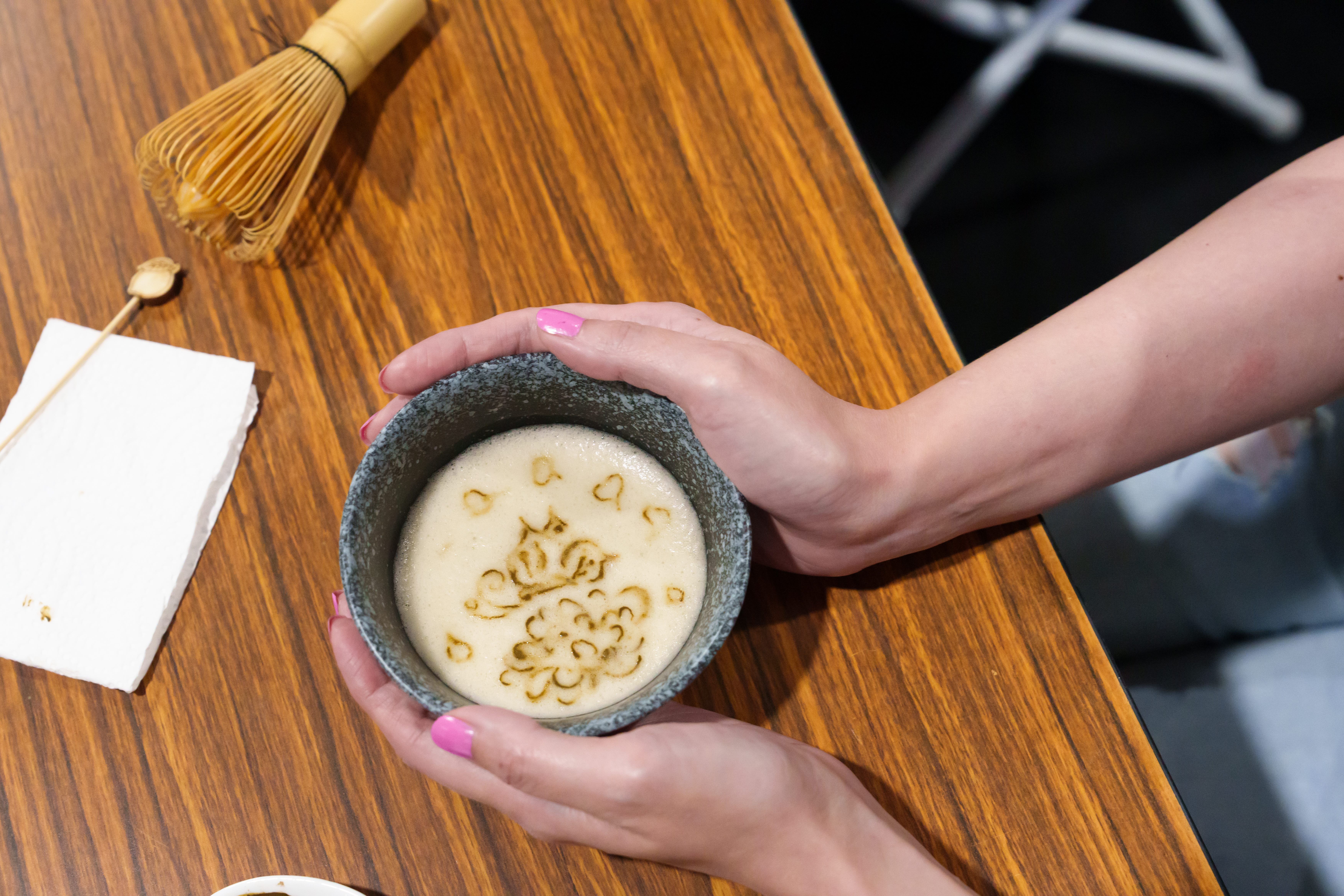茶博館特別邀請講師帶領民眾動手體驗宋代點茶與茶百戲技藝(圖：穿越 ChuanYue-文化活動體驗提供)