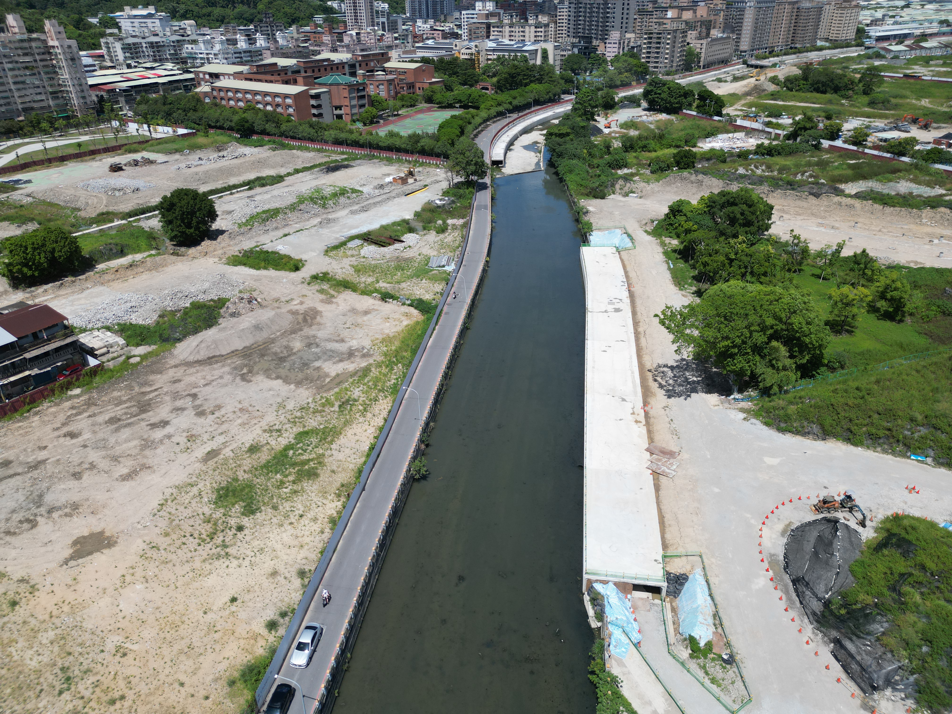 貴子坑溪左右兩岸新建3.9公里疏洪箱涵，分擔暴雨逕流增加通洪斷面