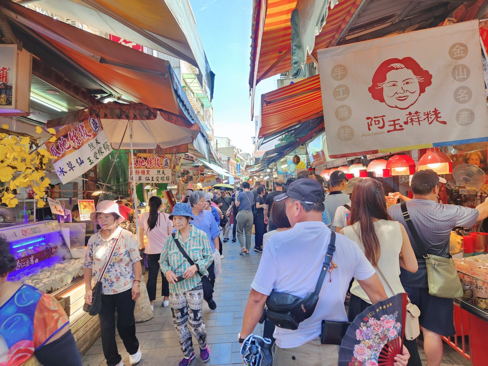 今(6)日多數店家恢復營業，中午更出現不少遊客，歡迎大家一起用行動支持老街及市場災後經濟復甦