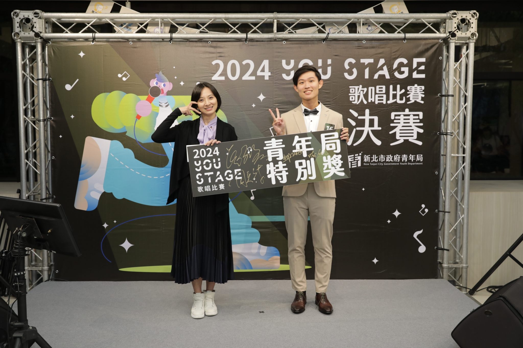 2024 You Stage 歌唱比賽，由余威霆獲得局長青睞，獲得青年局特別獎。