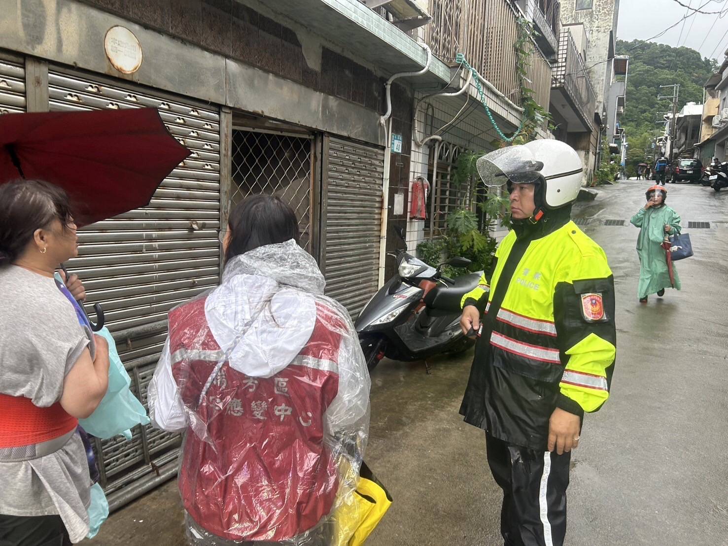 瑞芳區公所會同警消人員進行預防性疏散避難