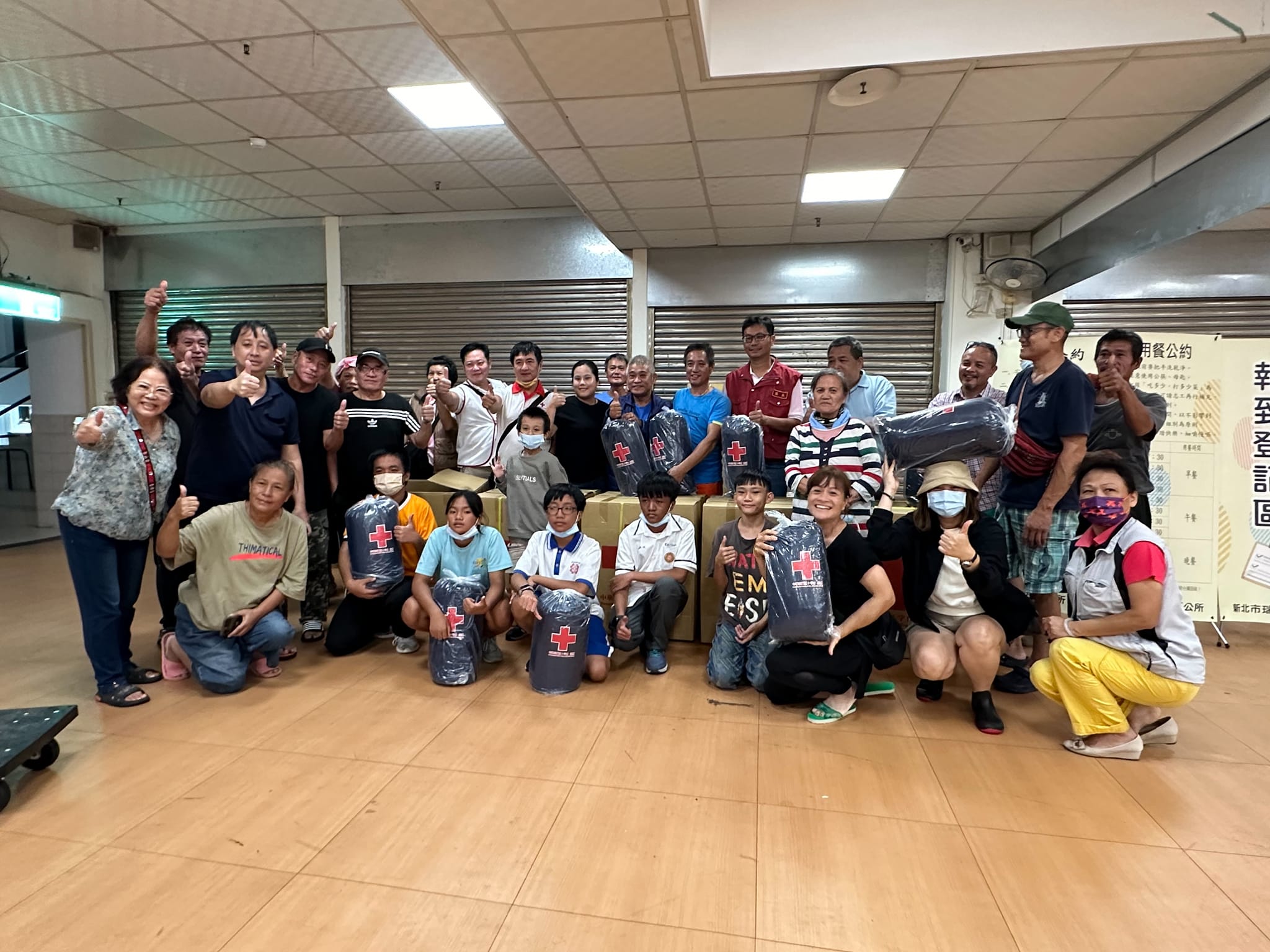 新北市議員宋雨蓁第一時間前往收容所關心族人