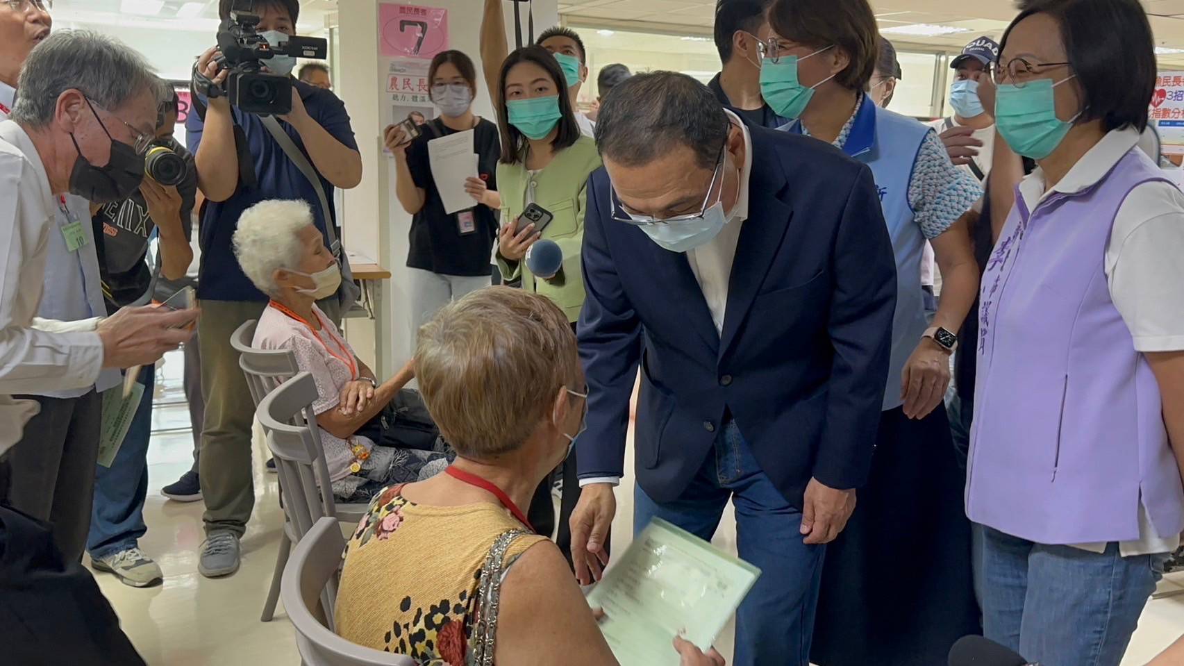  市長侯友宜今(14)日關懷受檢農漁民長者