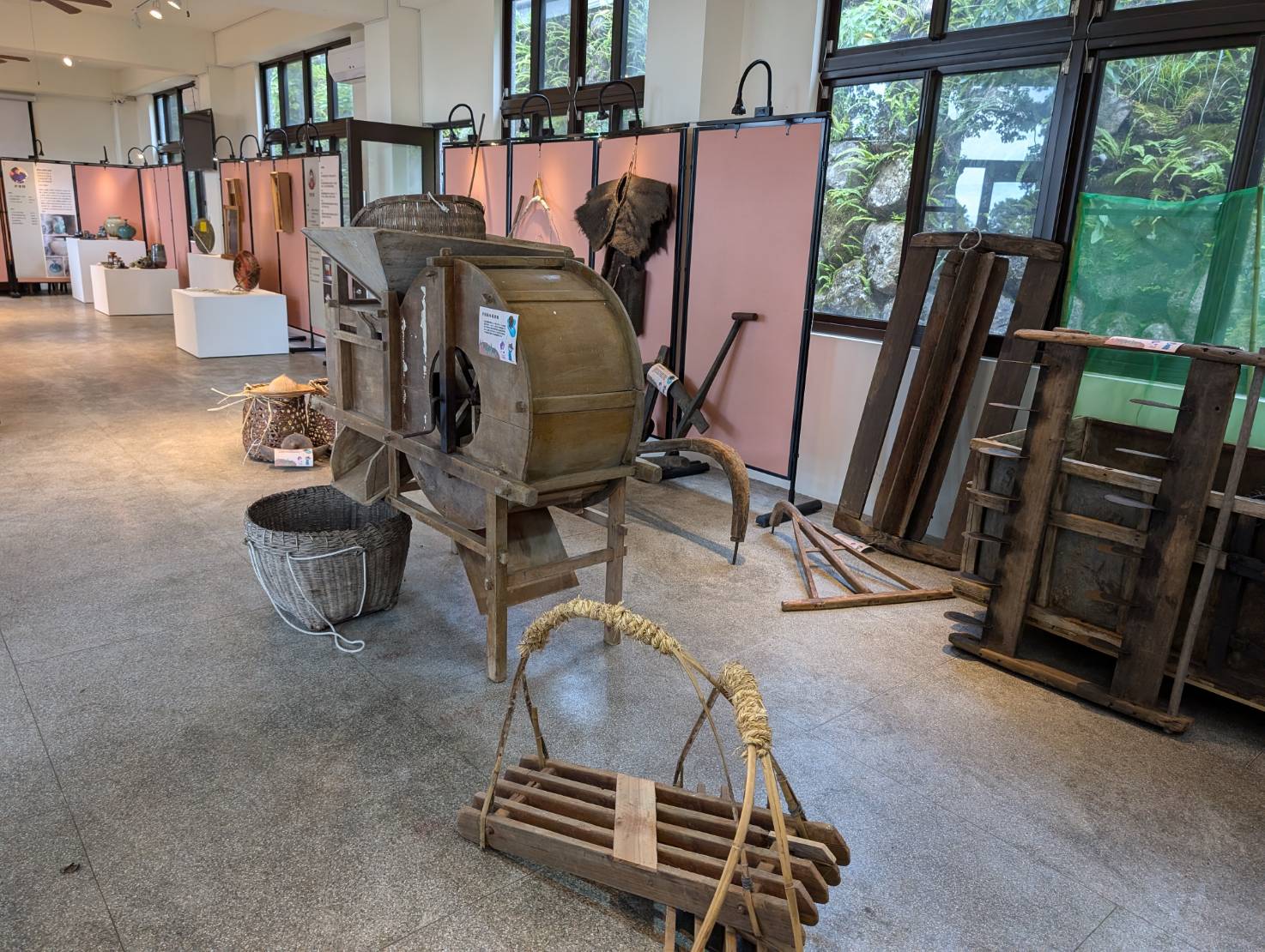 藉由特色古農具展示，讓遊客感受農民辛勤與智慧