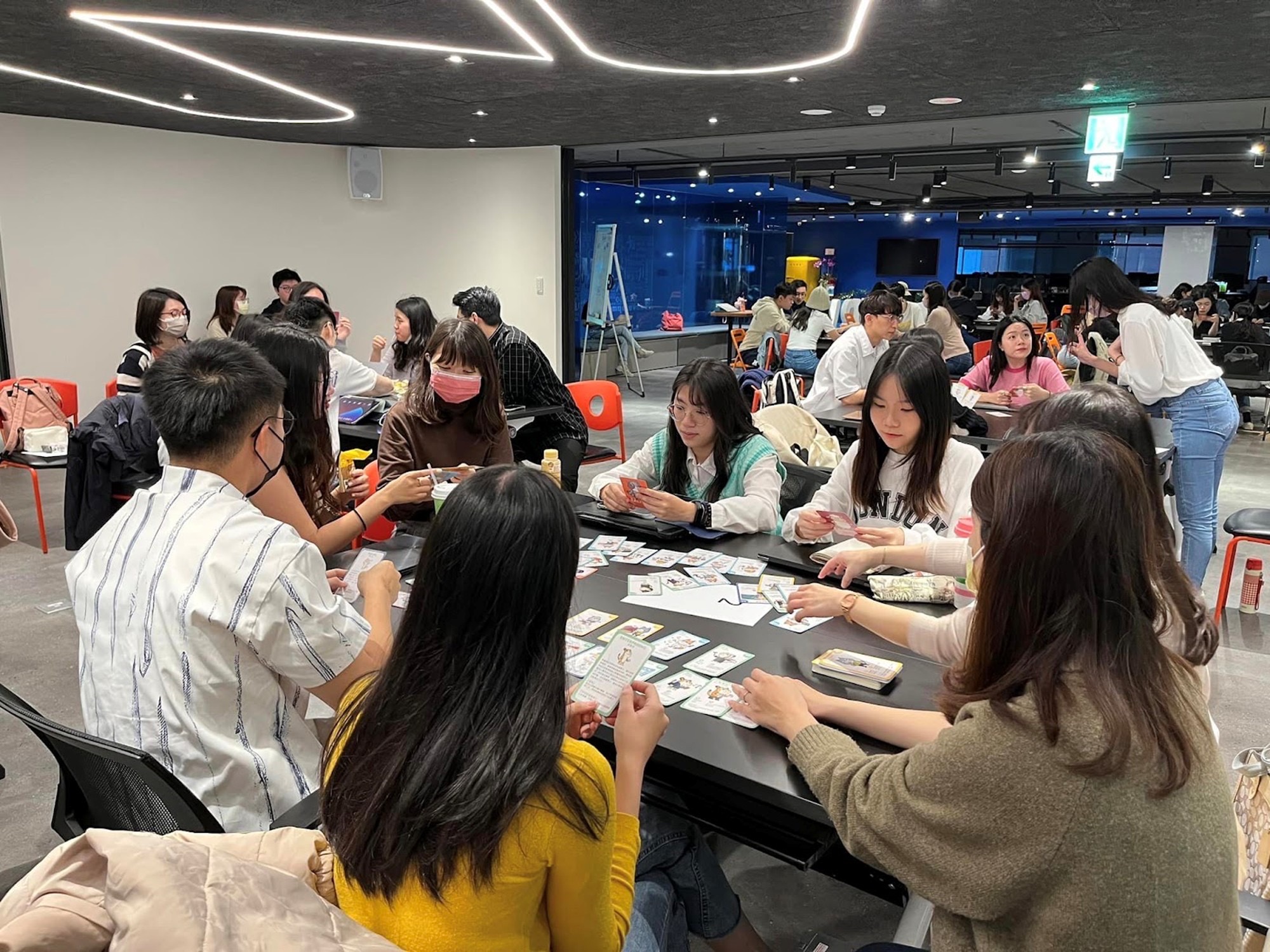 互聯網大學活動提供牌卡工作坊，帶領學員探索職涯方向。