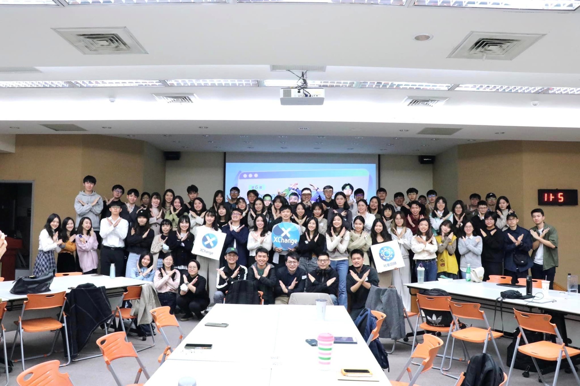 新北市青年局和舉辦「互聯網大學」多年的 XChange 合作，幫助青年縮短學用落差、快速適應數位經濟的變化，增加網路產業的競爭力。
