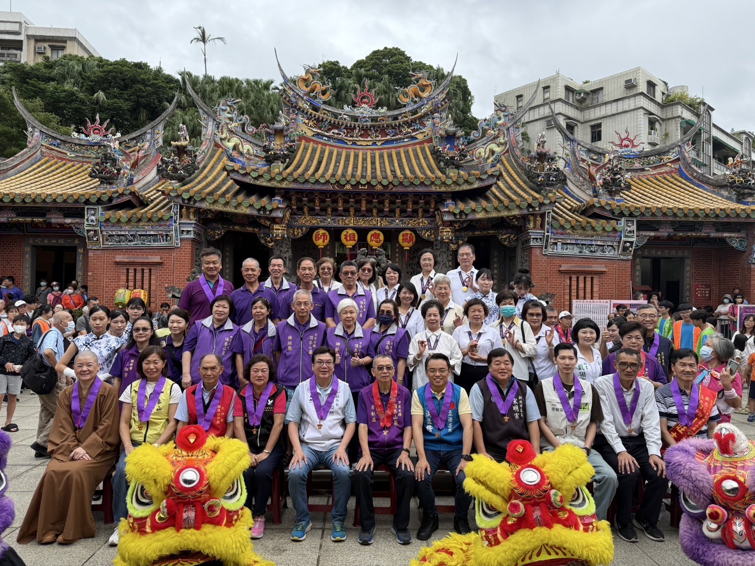 為恭祝顯應祖師聖誕千秋，一早劉副市長也代表市府團隊，前往頂泰山巖。今年也恰逢頂泰山巖建廟270週年，廟方舉辦「顯應祖師聖誕千秋」祭典。