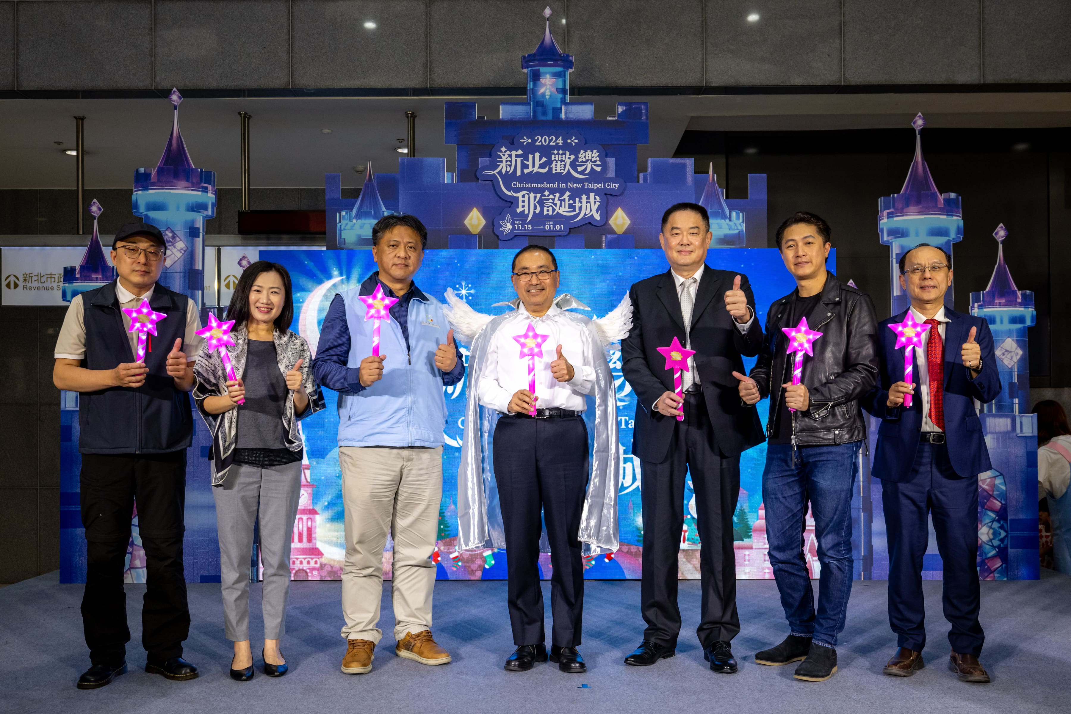 新北市政府攜手各大產業業者們共同打造新板特區魔幻佳節氛圍。