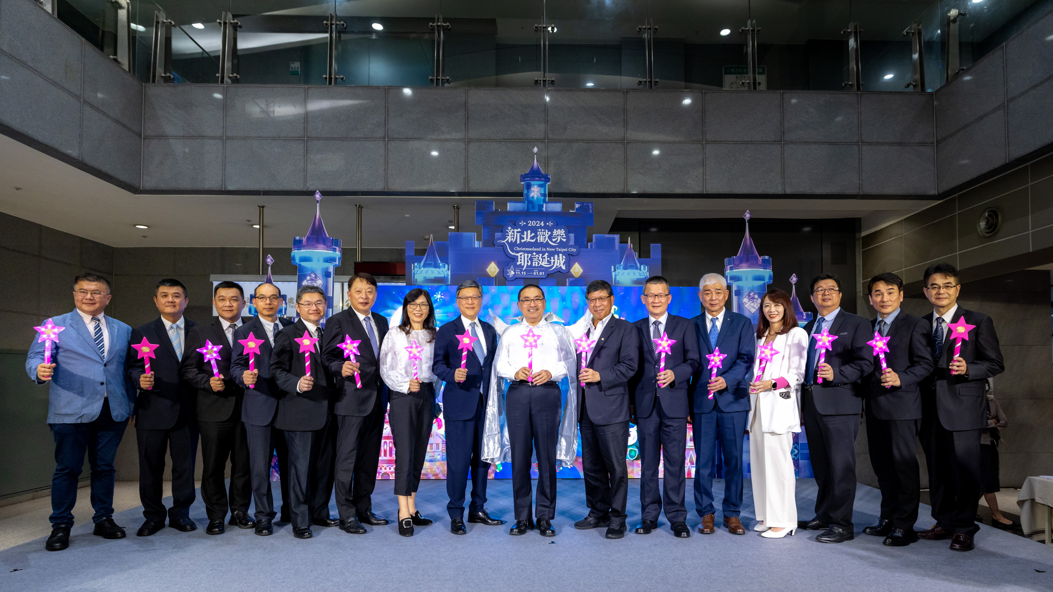 新北市政府攜手有線電視業者們共同參與耶誕盛事。