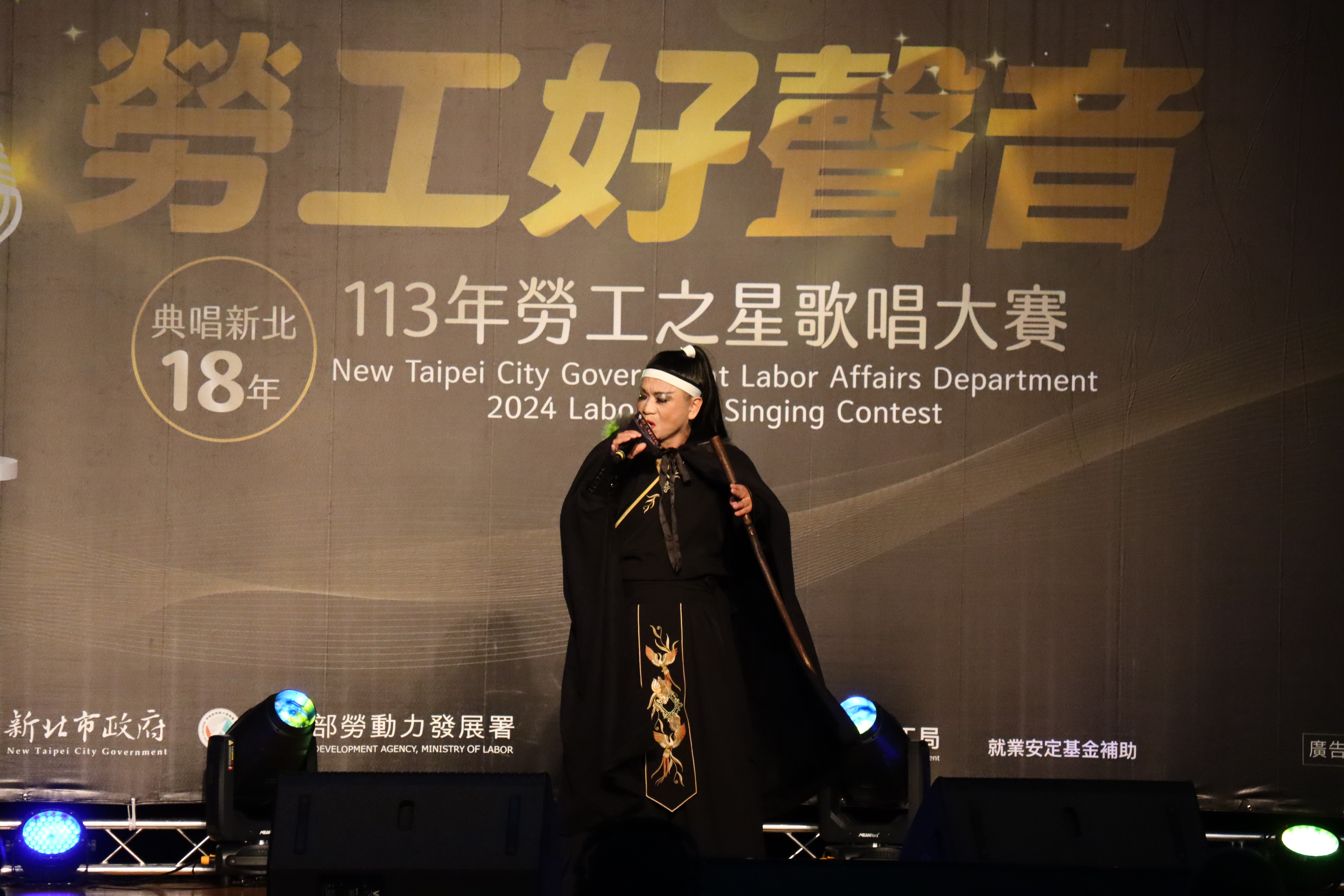 魅力組的選手黃焰銅，完美演繹了布袋戲〈雲州大儒俠之冷霜子〉