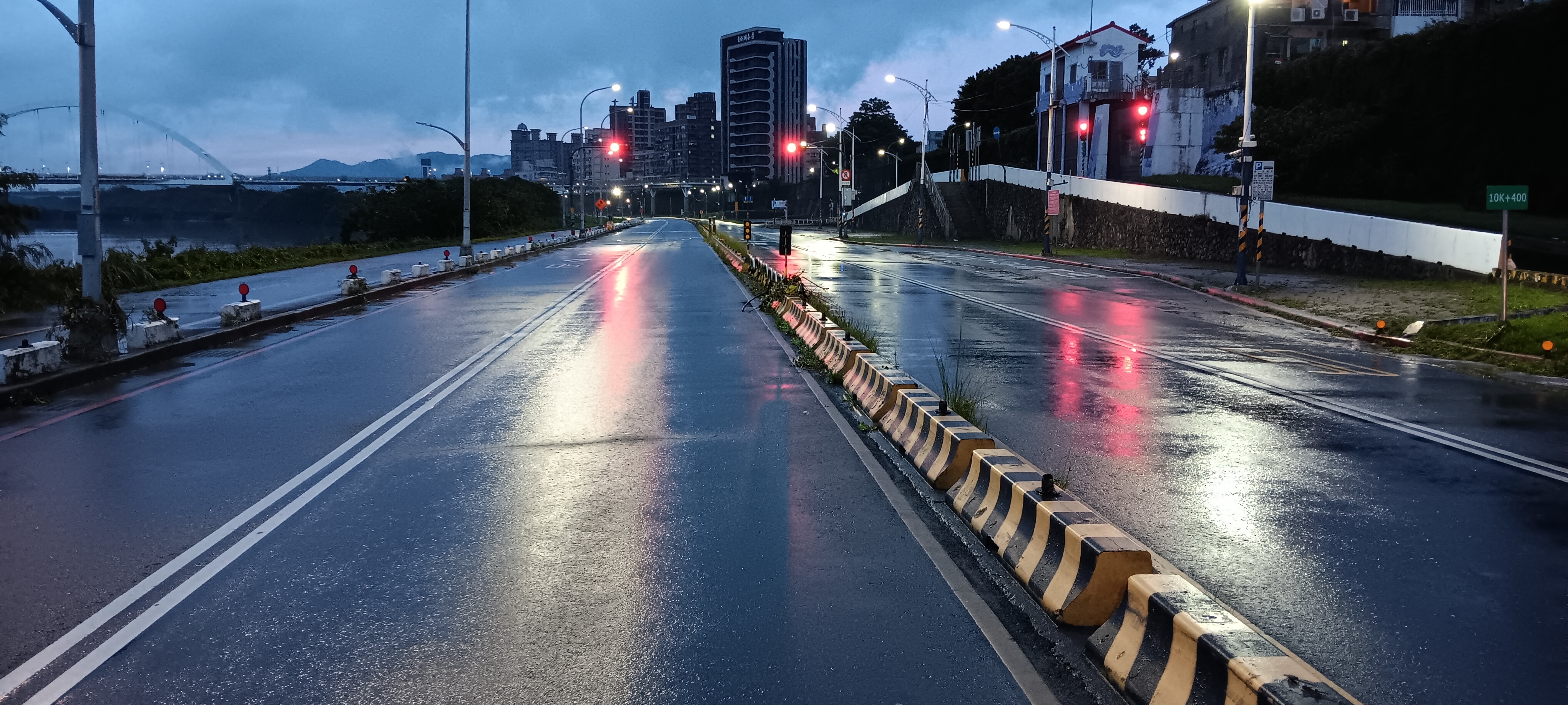  高灘處全力完成道路清洗
