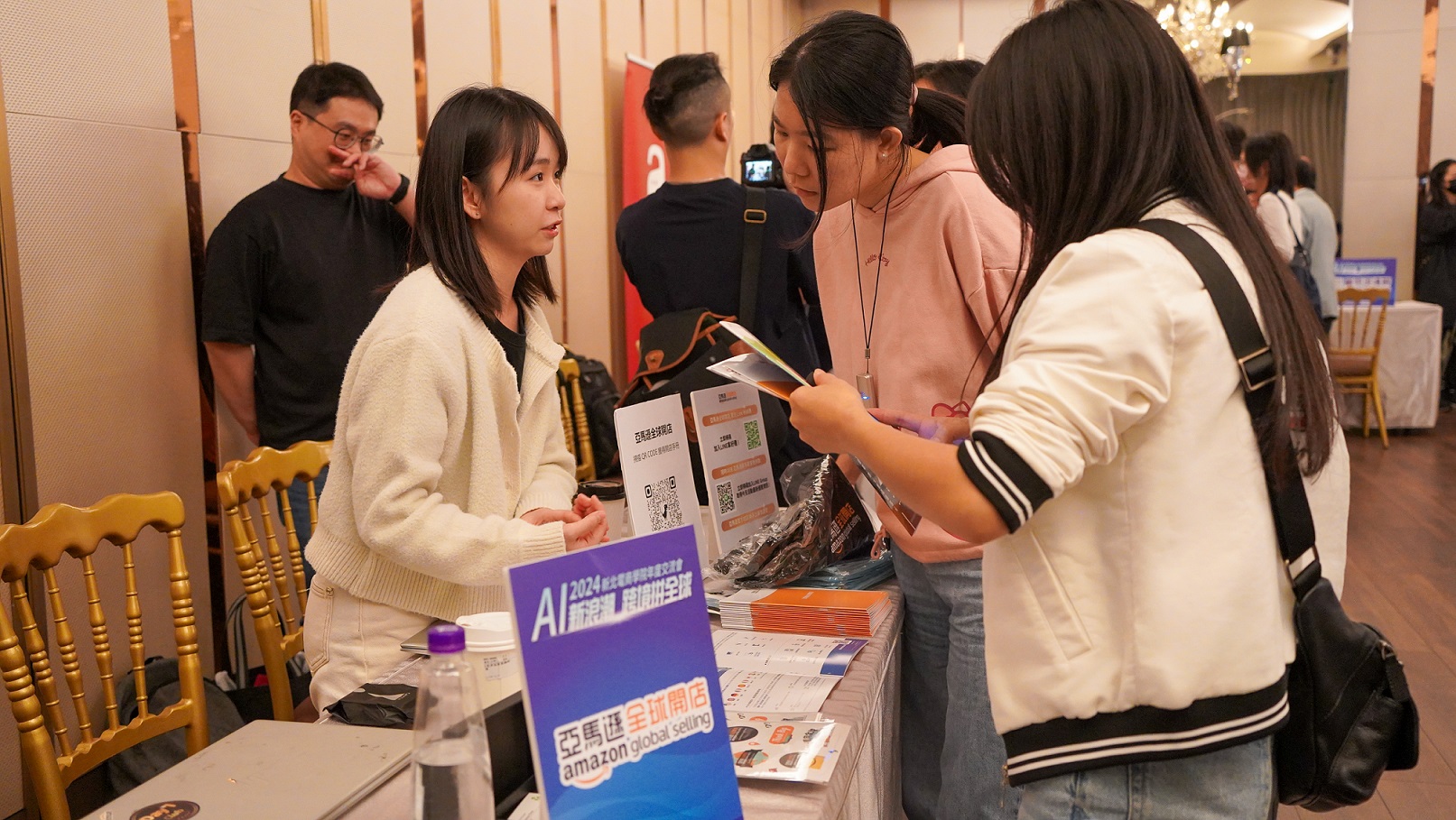 亞馬遜最新的AI驅動跨境策略，指出AI技術不僅提升產品上架效率，還重塑品牌與消費者之間的互動方式，讓企業在全球競爭中佔得先機