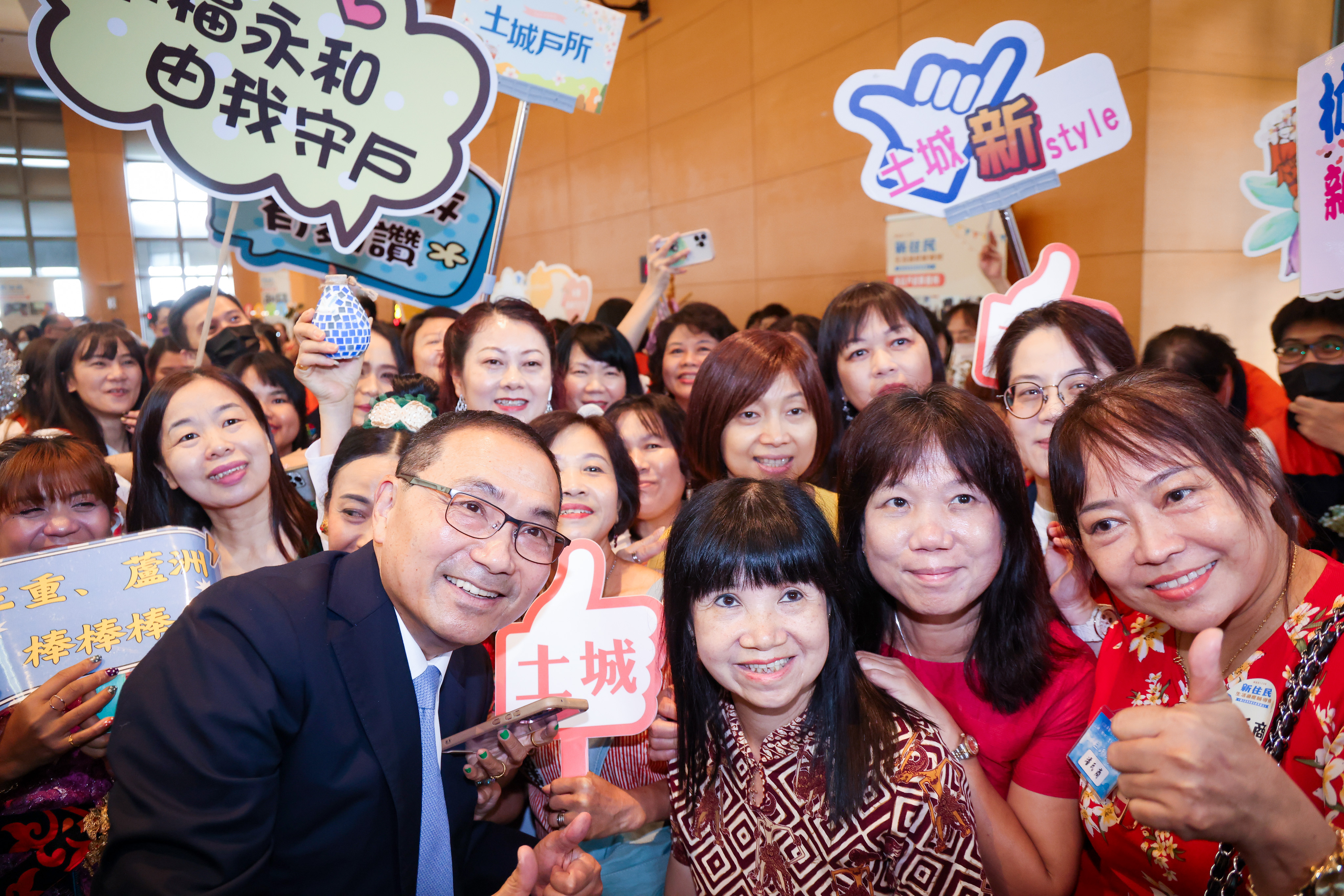 新北市戶所每年開辦至少10班次的新住民生活適應輔導班，課程多元且全程免費，上課時數可適用申請歸化國籍。