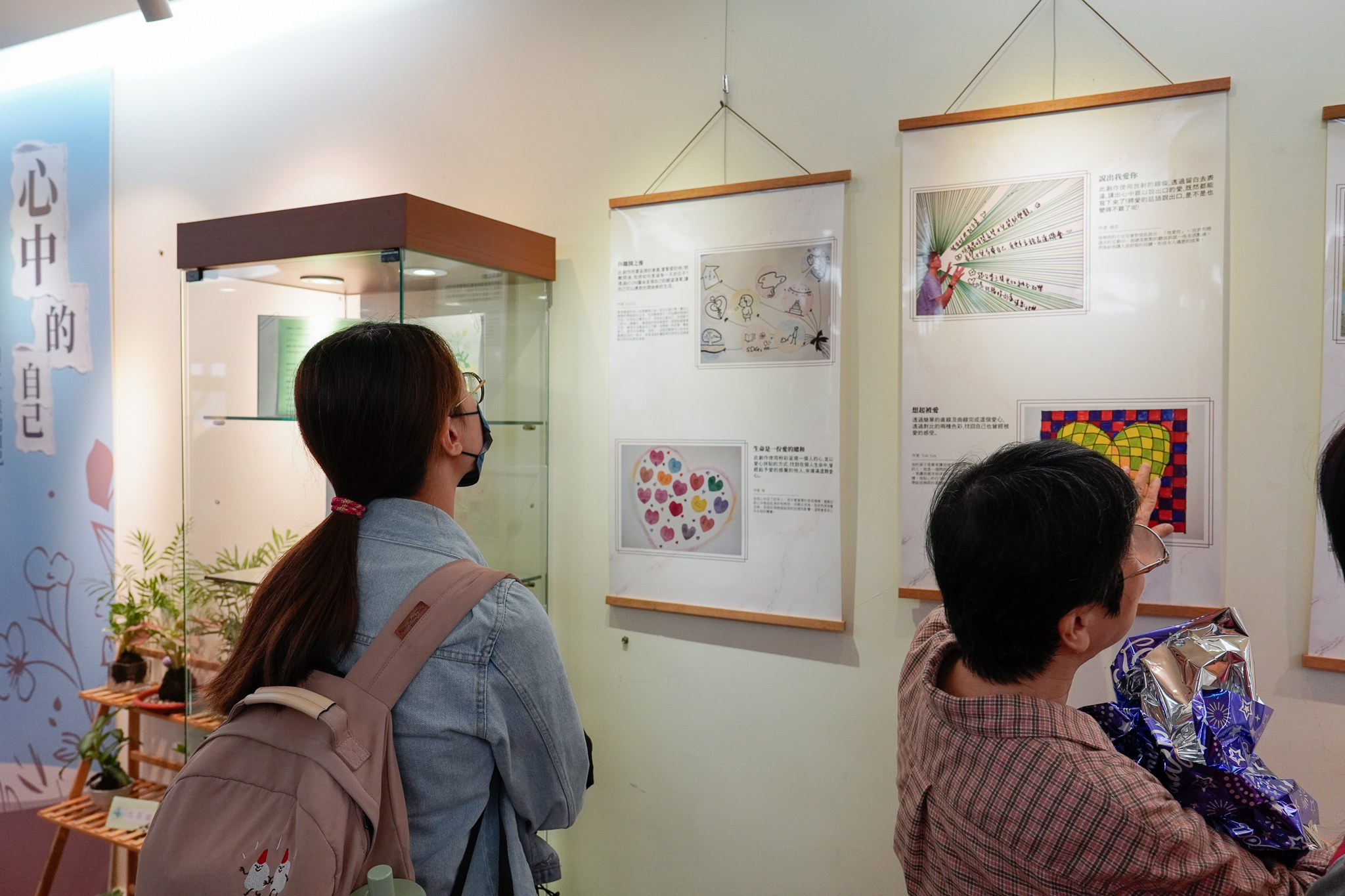家庭照顧者成果展，藉由家庭照顧者親手創作作品，使大眾了解照顧者在照顧路上所面對的拉扯困境。