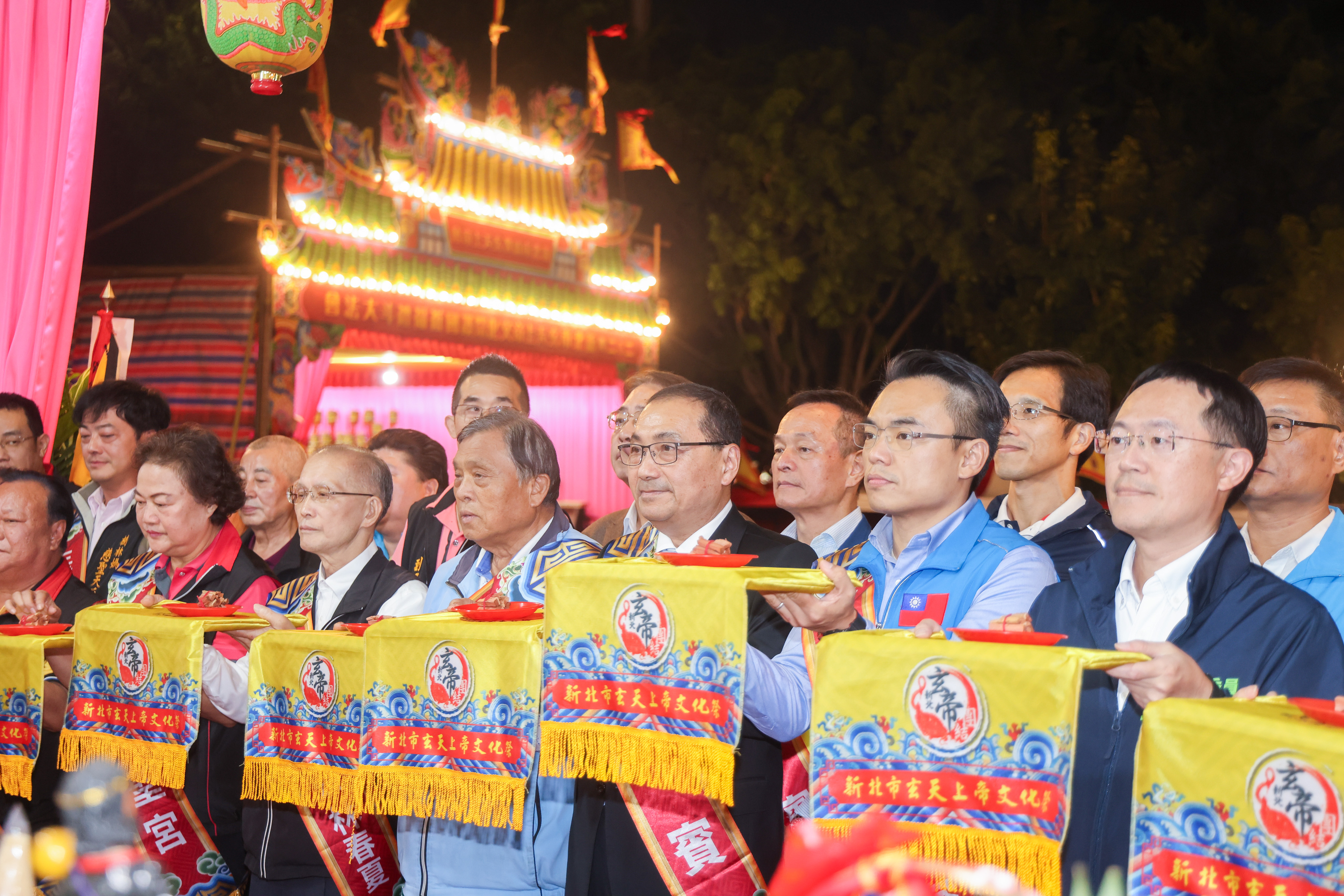 侯友宜今(10)日出席新北市玄天上帝文化祭，祈求風調雨順、國泰民安。