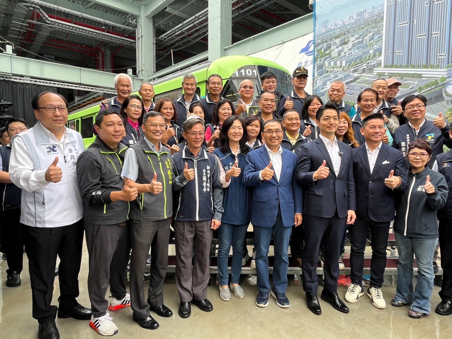 市長侯友宜與貴賓們大合照