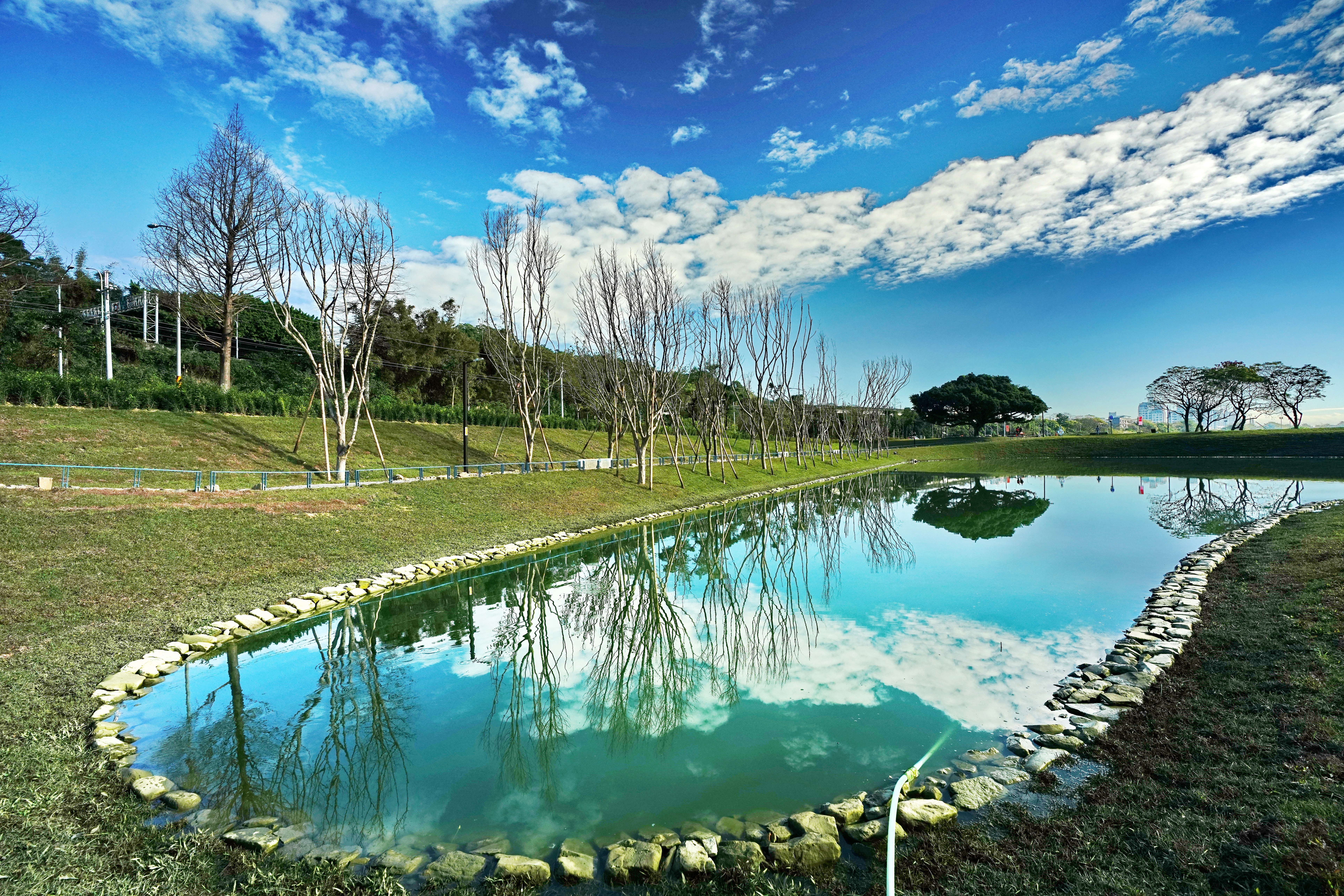 「樹林區柑園河濱公園水環境再造計畫」擁有著一處渾然天成的心形鏡面水池-沐心池