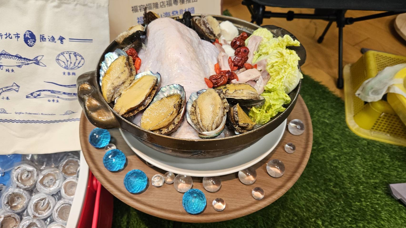 福容飯店福粵樓合作推出「福隆山海發財鍋」嚴選貢寮鮑入菜