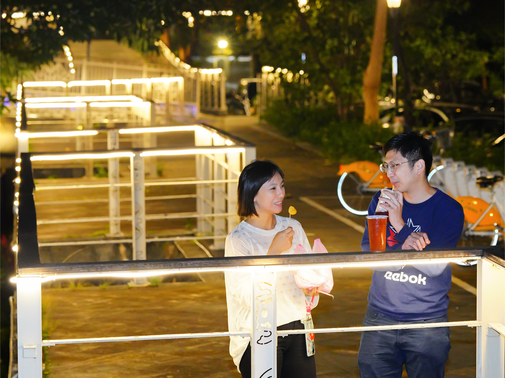  溫暖明亮的景觀步道，讓湳雅夜市美食小吃更加美味