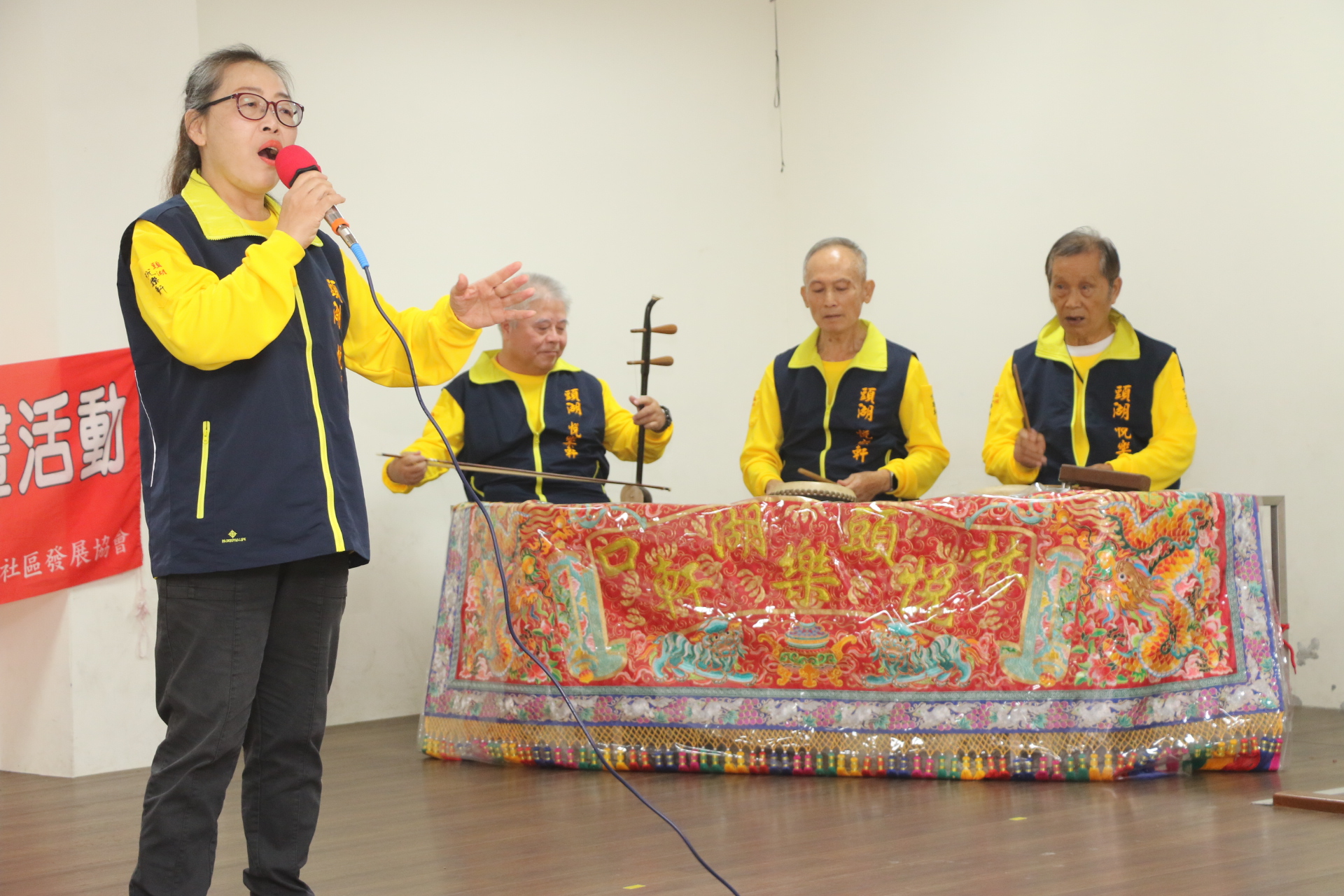 湖南社區頭湖悅樂軒子弟戲  原以男性表演為主  直到70年代  才有女性加入演出