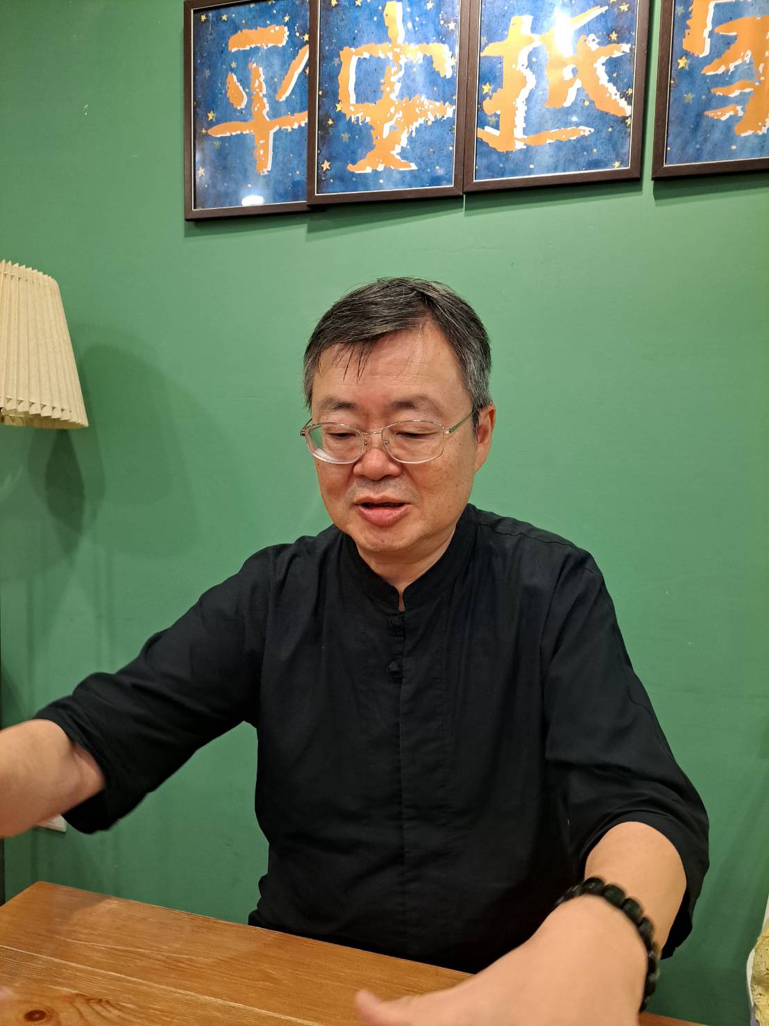 胡敏越牧師在第三家庭分享照顧母親的辛酸和喜悅