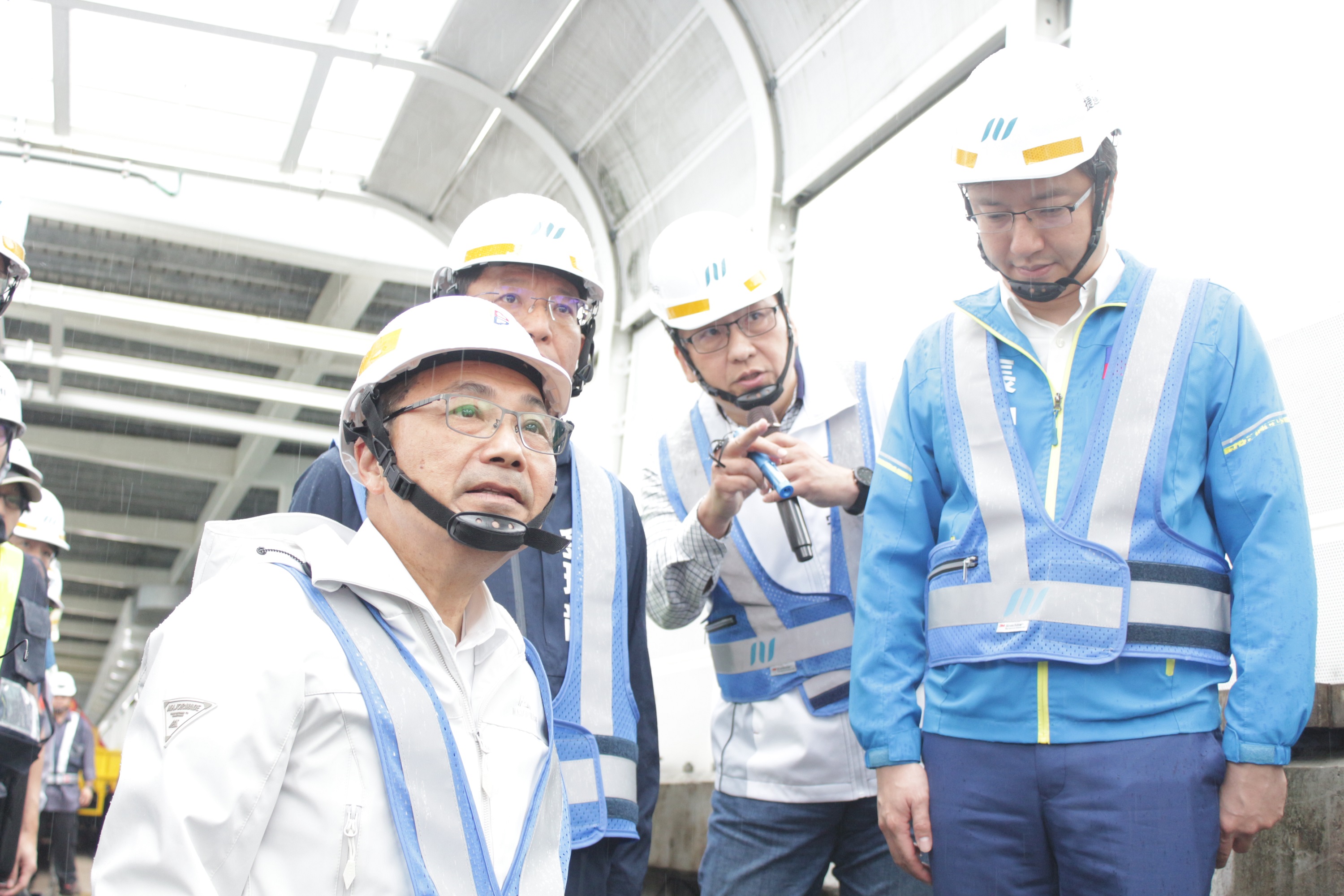 新北市長侯友宜關心環狀線修復進度