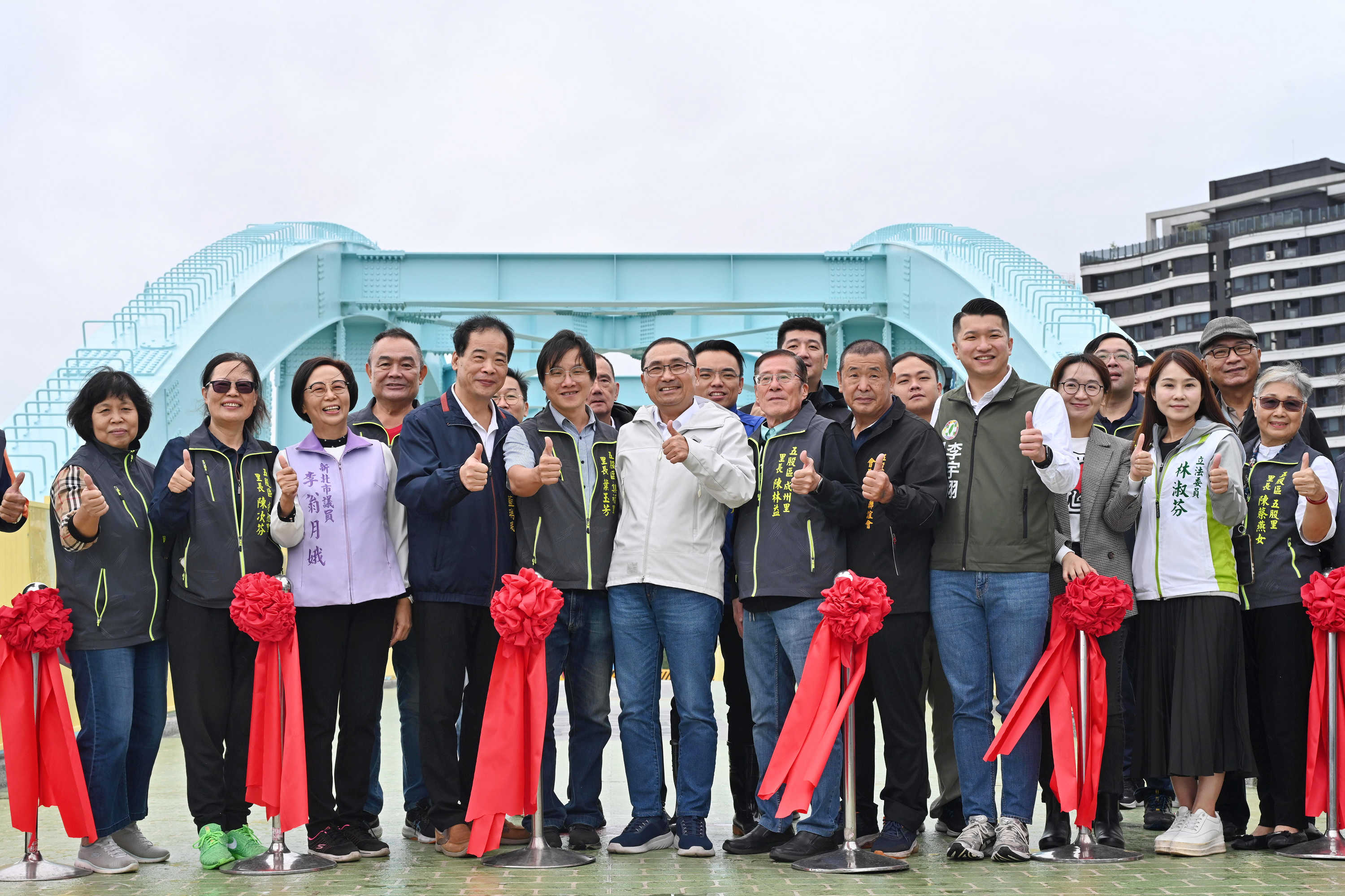 市府積極投入橋梁重建工程，希望帶給民眾安全舒適河濱通行環境。