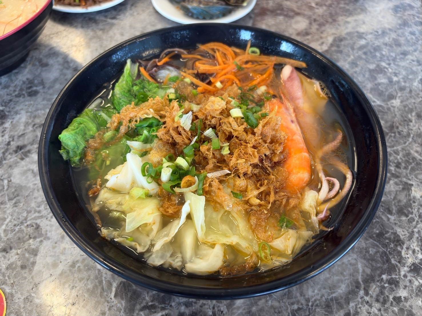 當季海鮮美食，小卷米粉