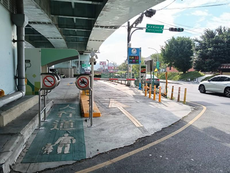 芳洲平面停車場
