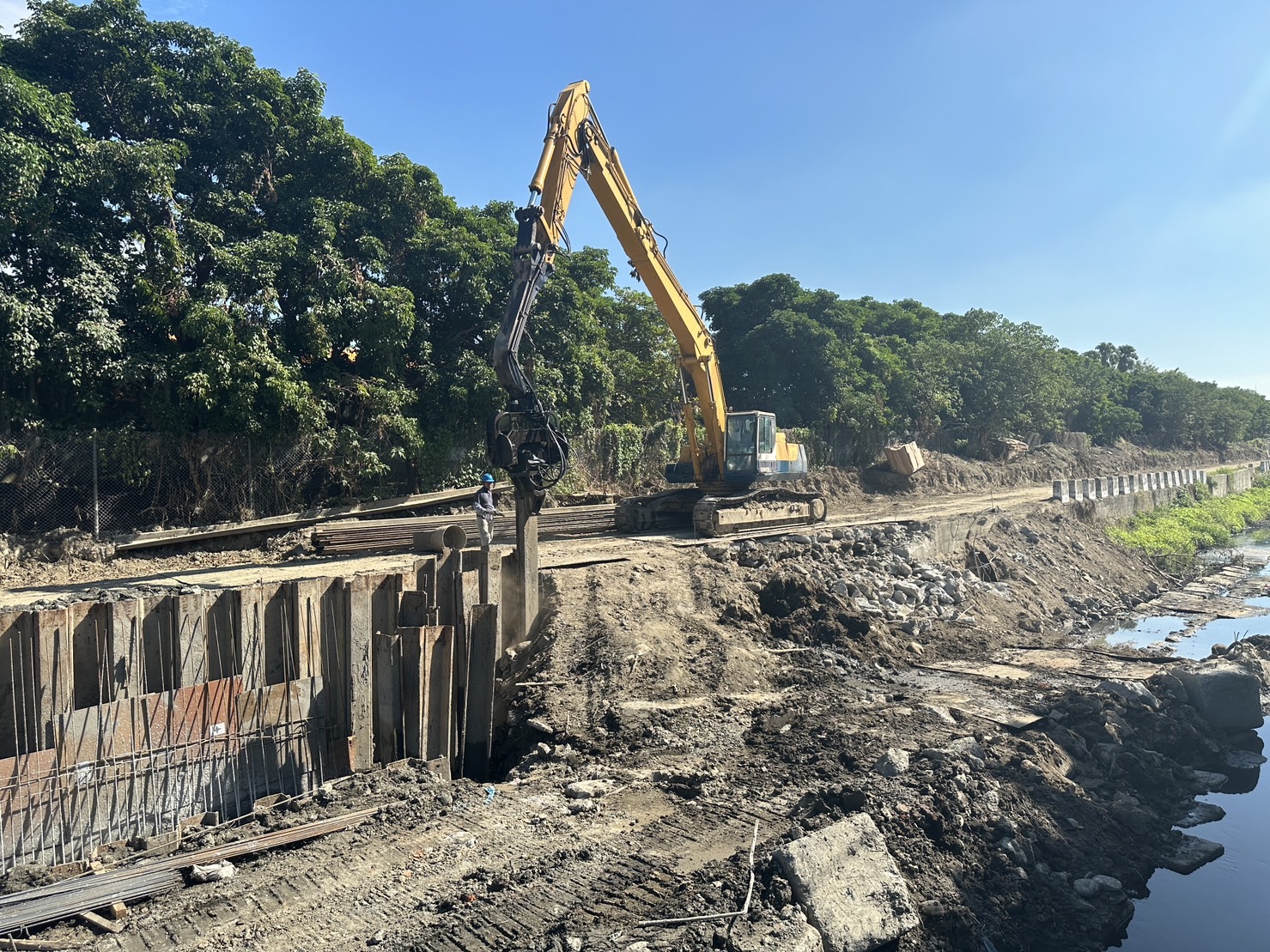 水湳溝既有護岸老舊原地拆除重建