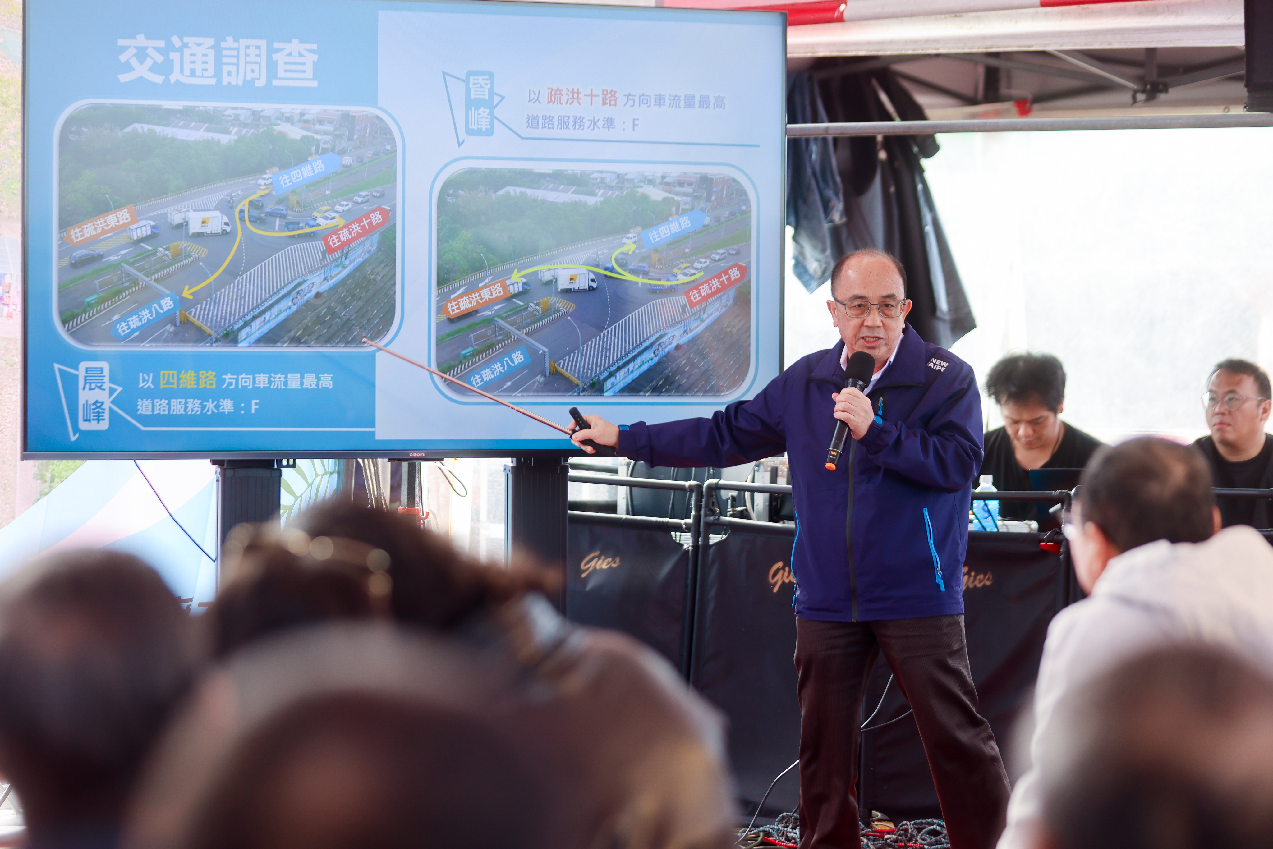 水利局長宋德仁針對五股6號越堤道增設引道及防洪疏濬進行簡報。