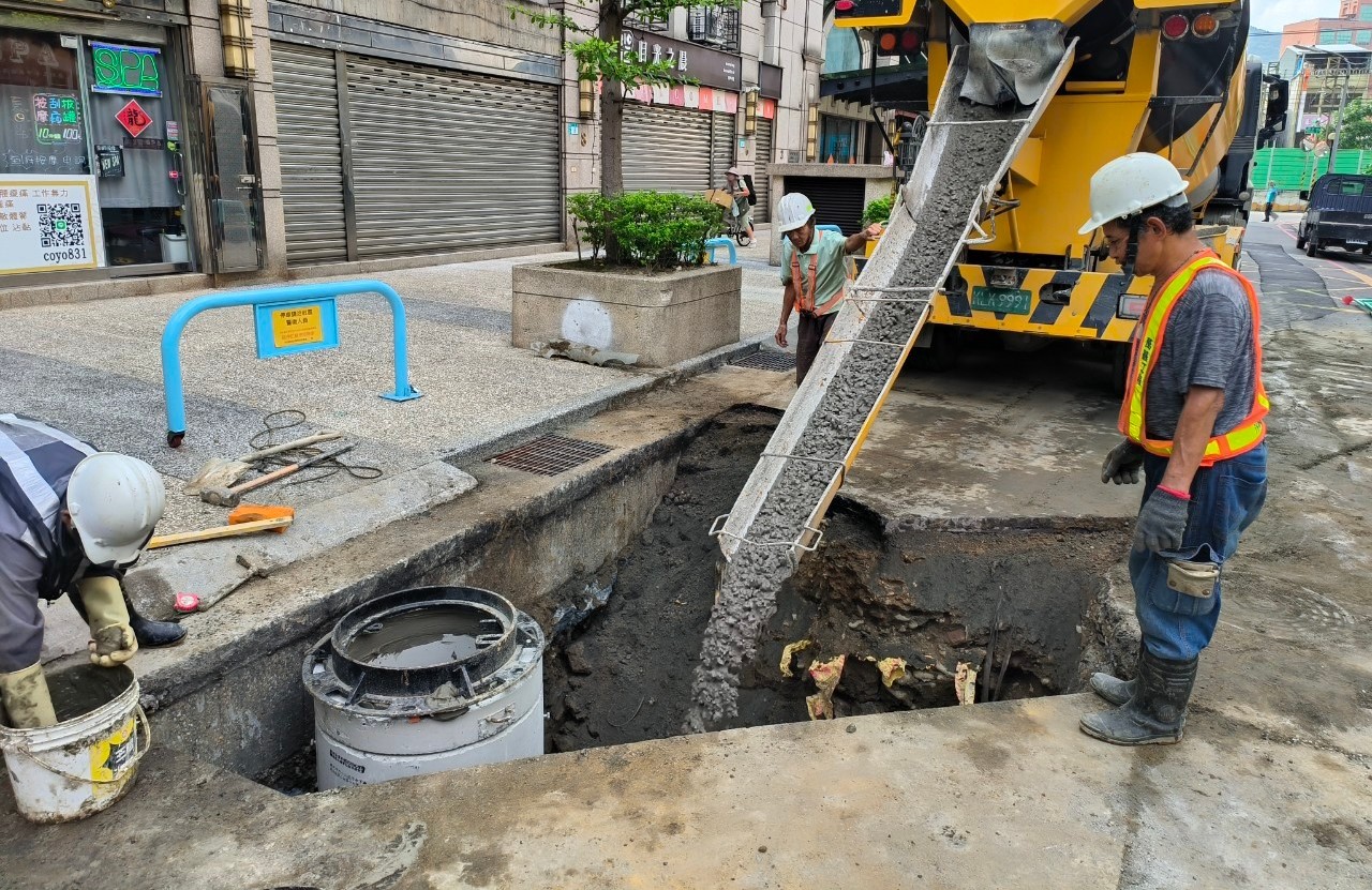 將各類廢棄物轉化為有價值的建設資源，可運用於公共工程進行管線回填CLSM使用