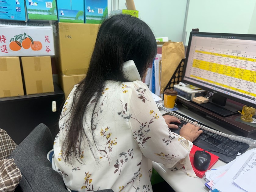 示意圖：在輔導員的關懷鼓勵下，讓秀秀的職場壓力有了出口，更有動力去面對挑戰