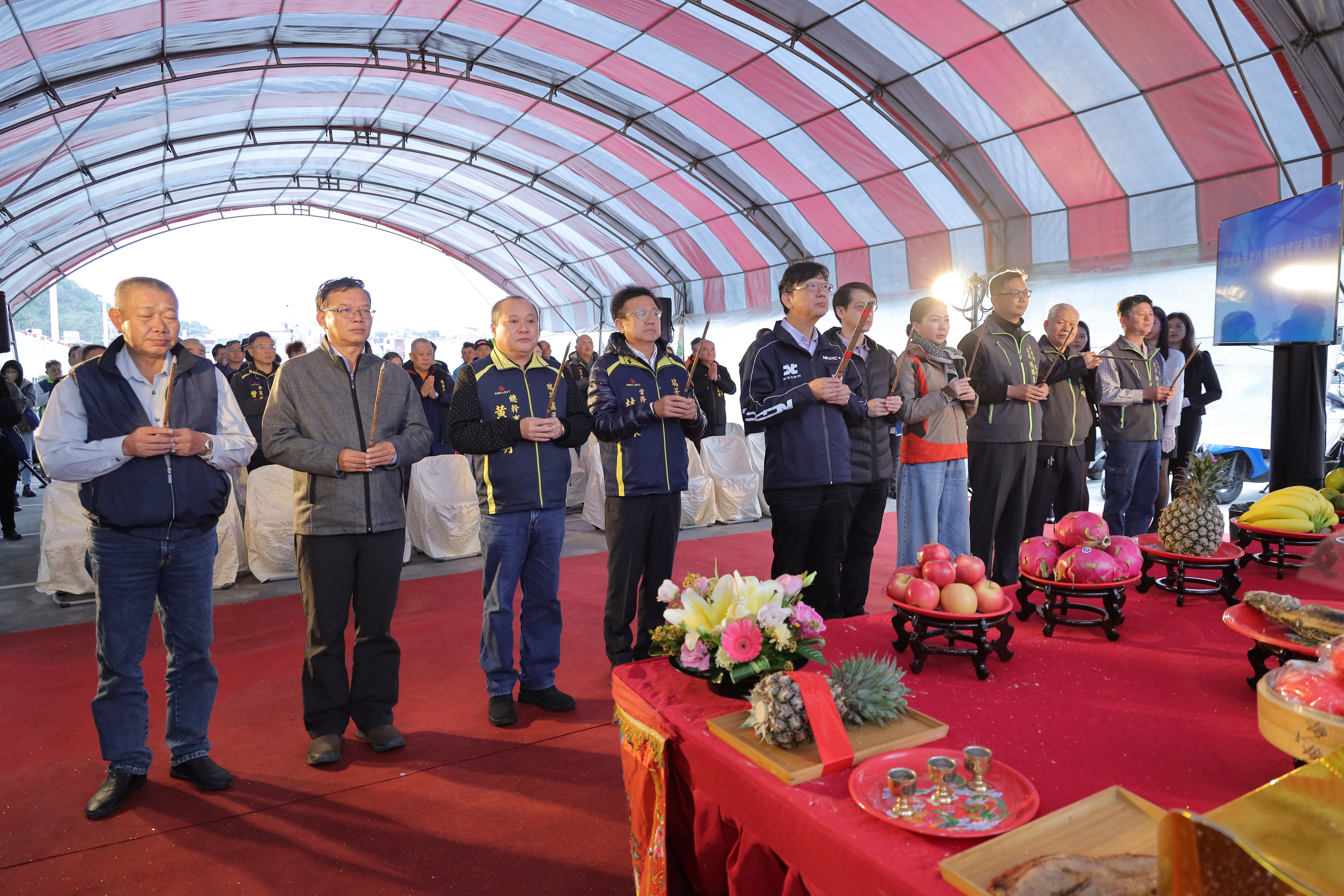 深澳漁港北外廓防波提開工典禮上香祈福