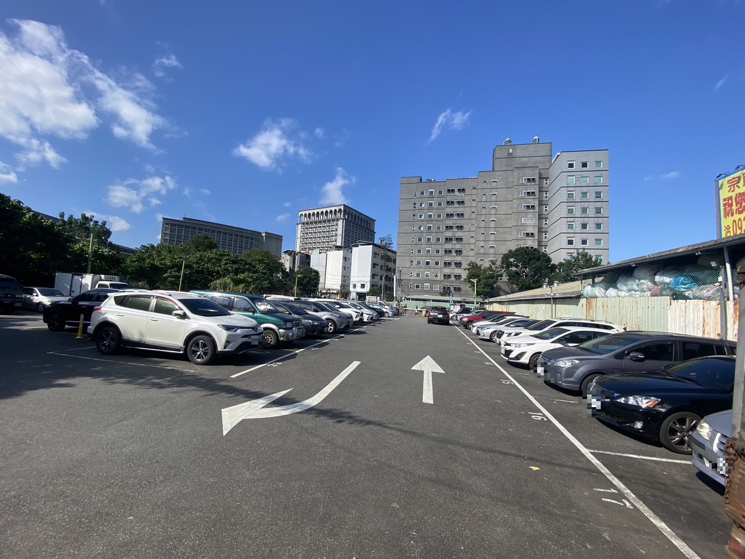 建國停車場現況照。