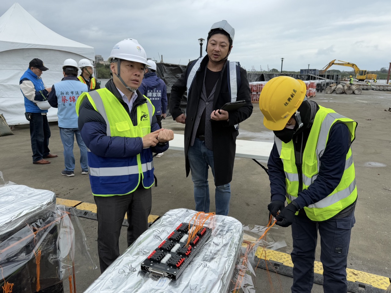 高灘處黃裕斌處長至八里風帆了解煙火組裝進度