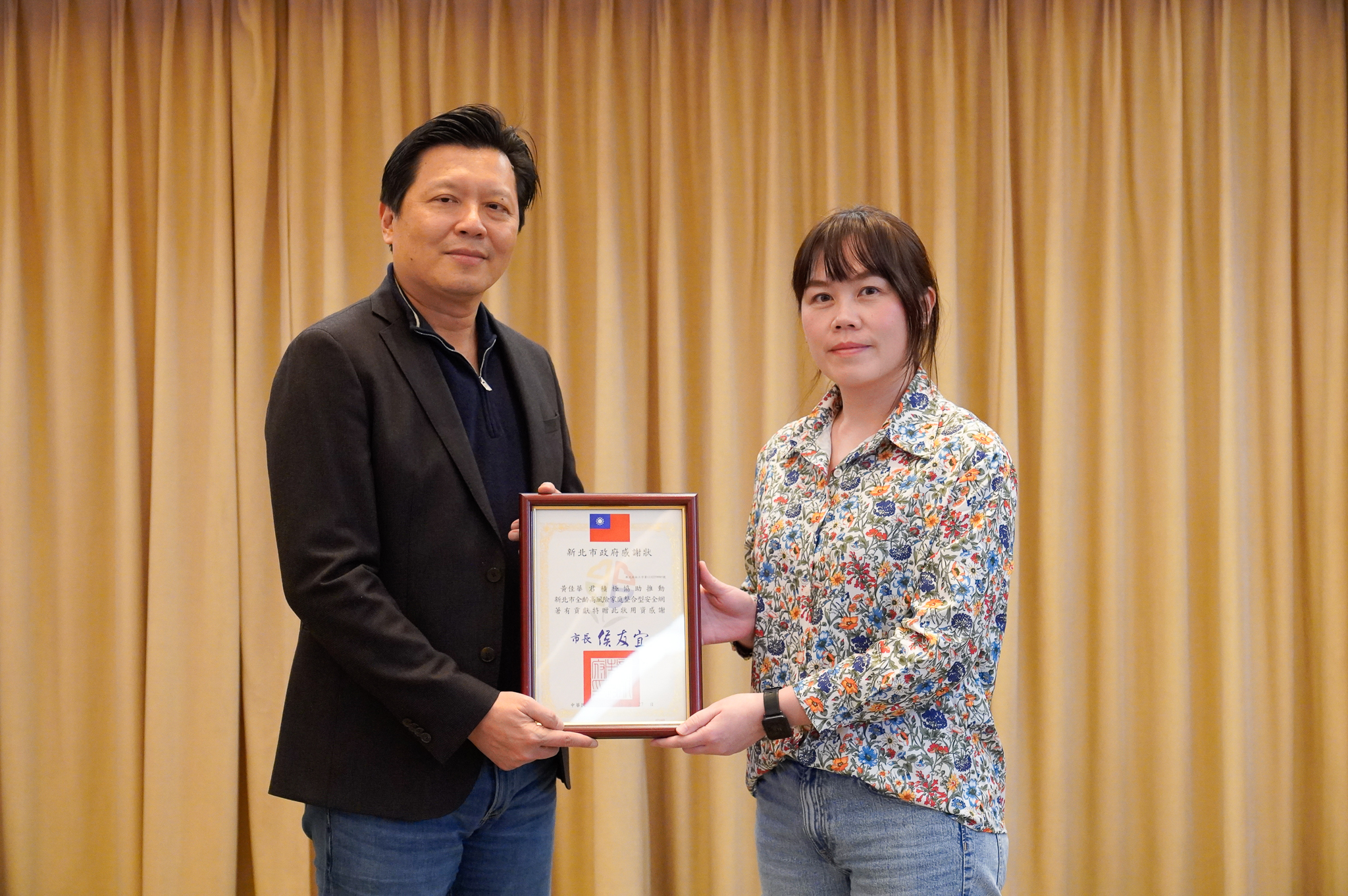 龍埔國小黃佳華老師，擅於整合學校內外部資源，提供每位個案適切適性輔導，獲得有功人員表彰。