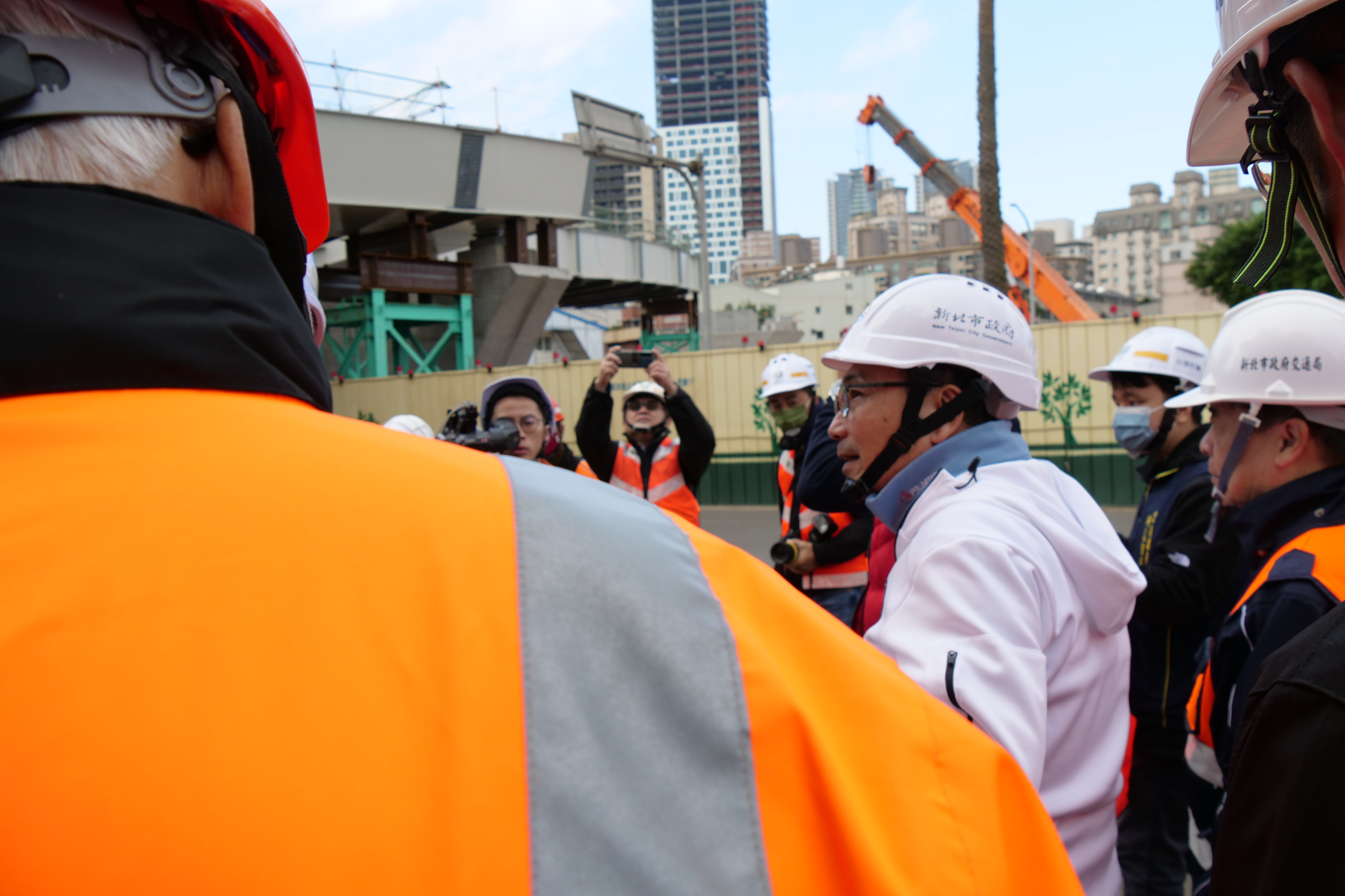 新北市長侯友宜期望林口交流道增設北入匝道工程能提前於115年底完工