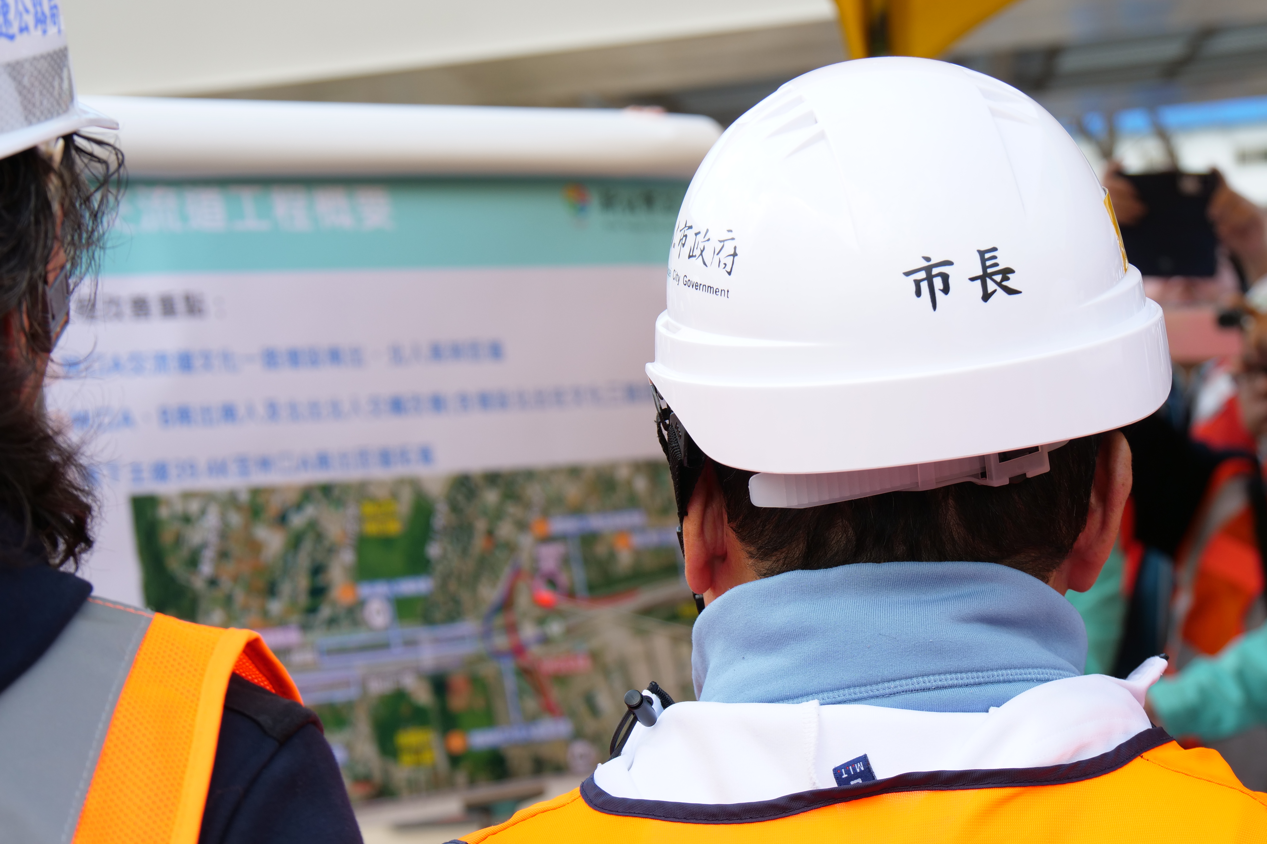 新北市長侯友宜視察「國道1號林口交流道改善工程」,聽取工程簡報