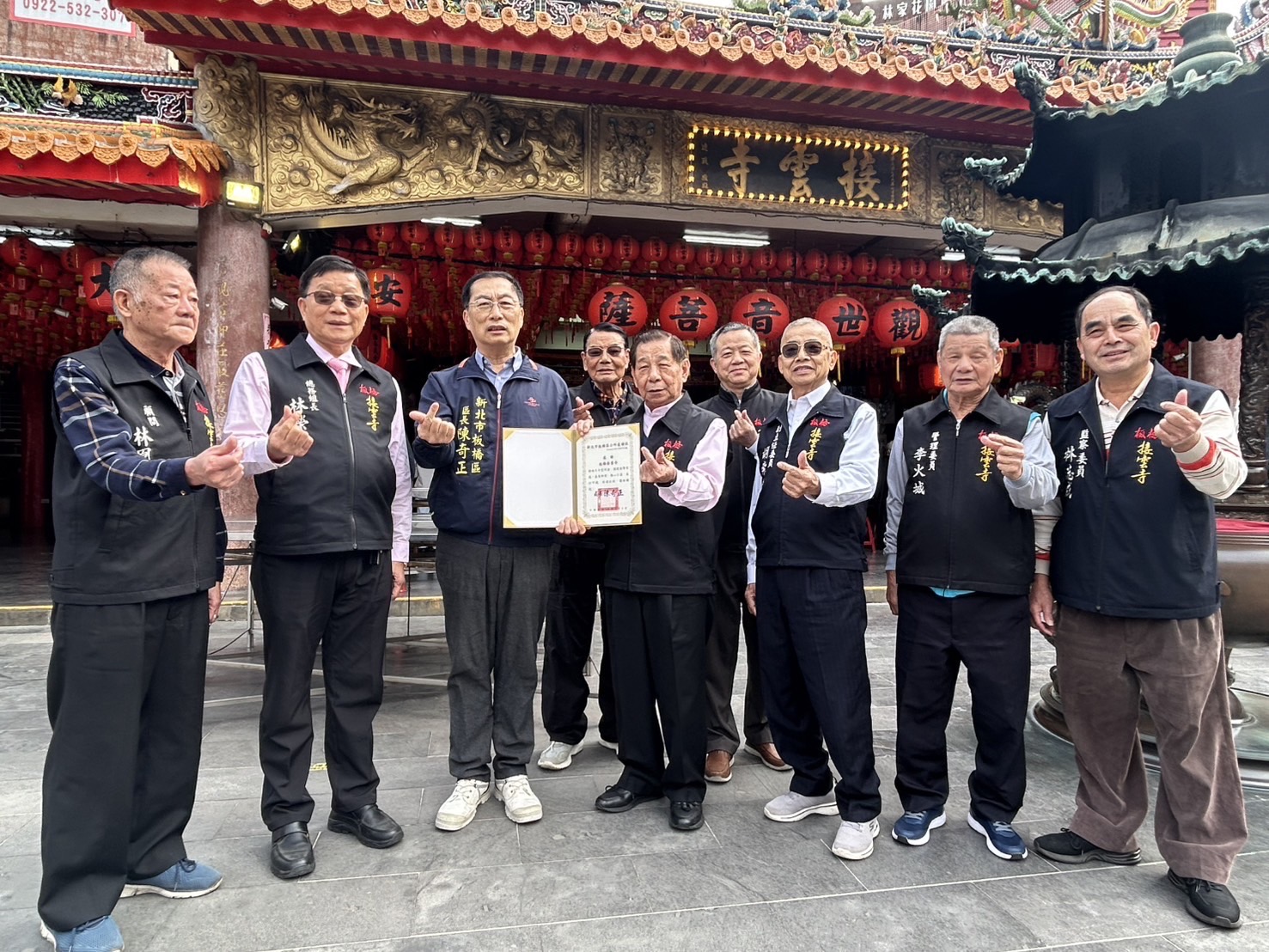 圖2.板橋區陳奇正區長致贈感謝狀，感謝兩間宮廟熱心公益