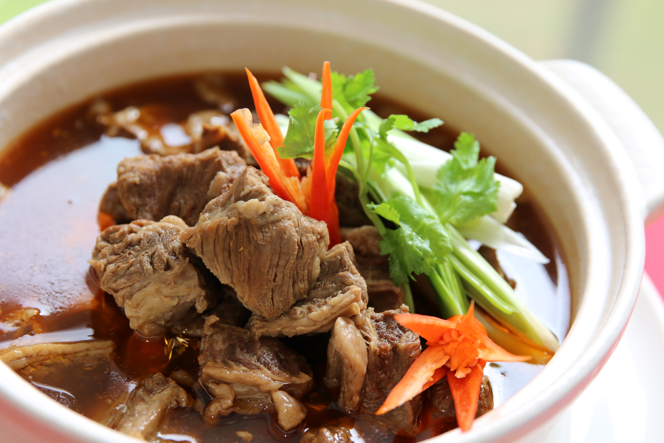 吉祥鴻運燒牛腩」 (淡水區漁會提供)