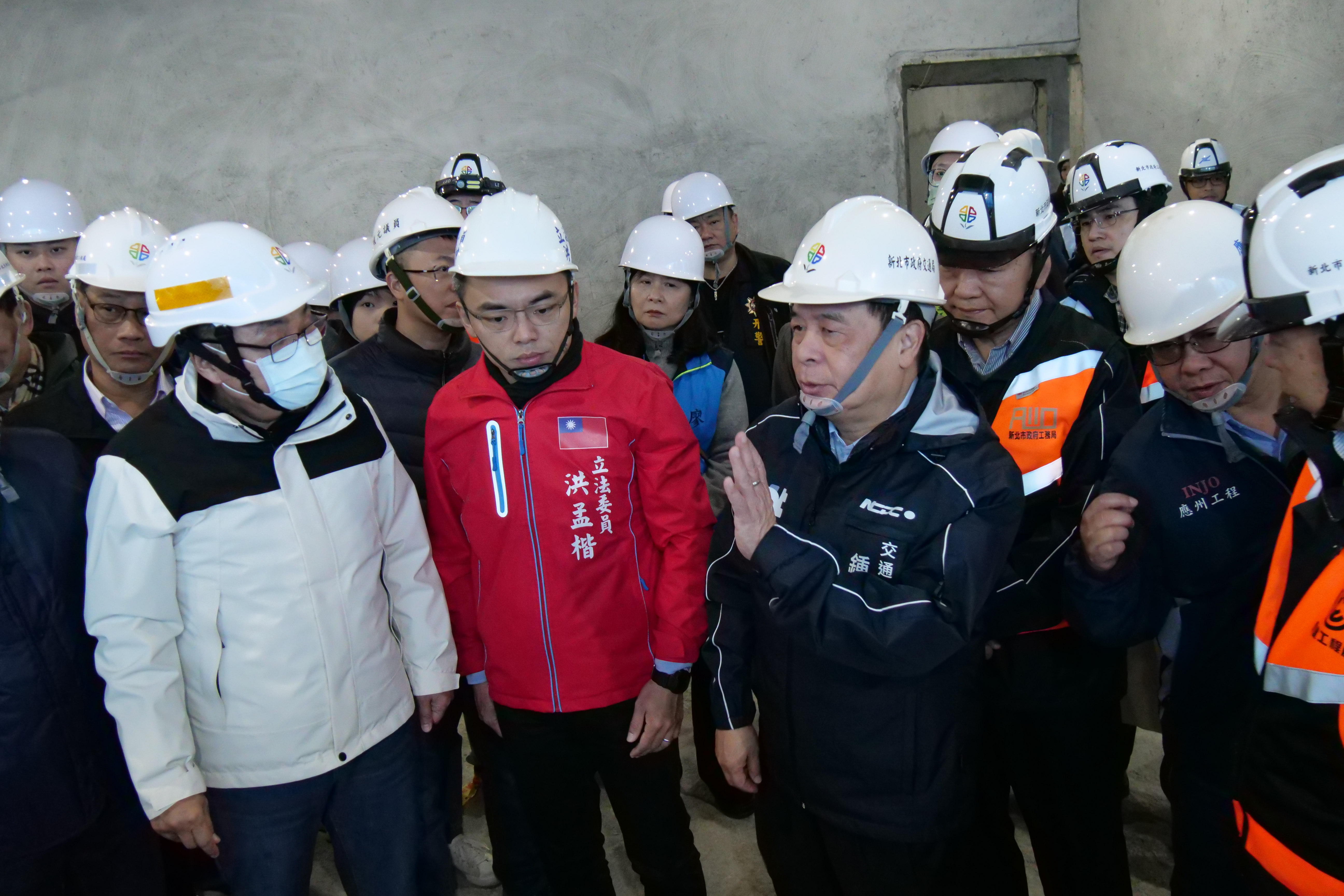 交通局長鍾鳴時也指出，三重玫塊立體停車場未來並將提供電動汽車充電樁