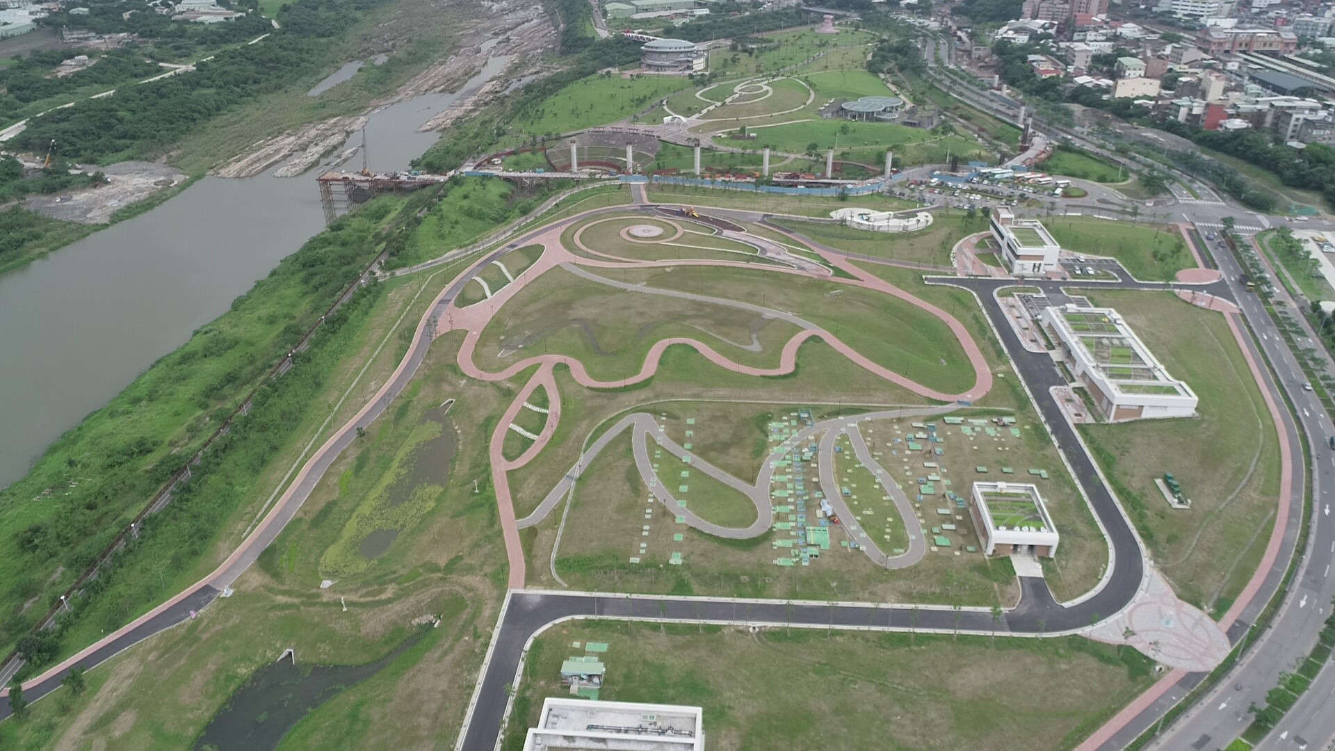 三鶯水資源回收中心地下化設計，地面空間作為公園使用
