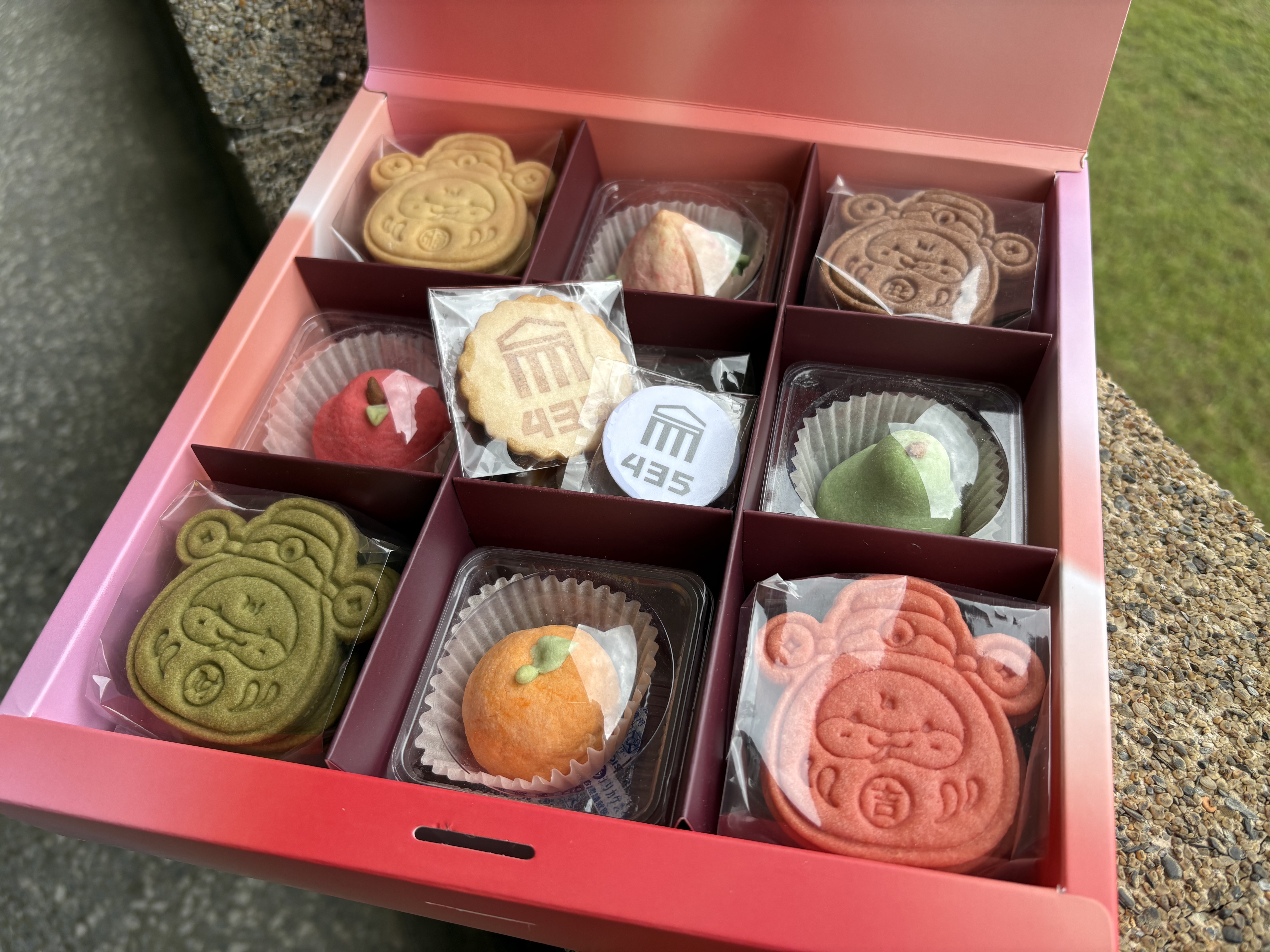 今年435園區還準備了4種抽獎及換獎遊戲，最大獎為435限定「蛇年法式手工餅乾禮盒」