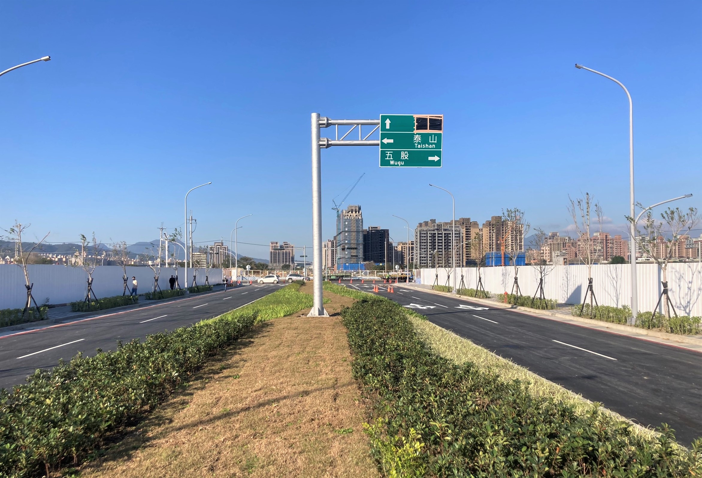 經莊泰路銜接領航路，可前往泰山或五股方向。新北市地政局提供