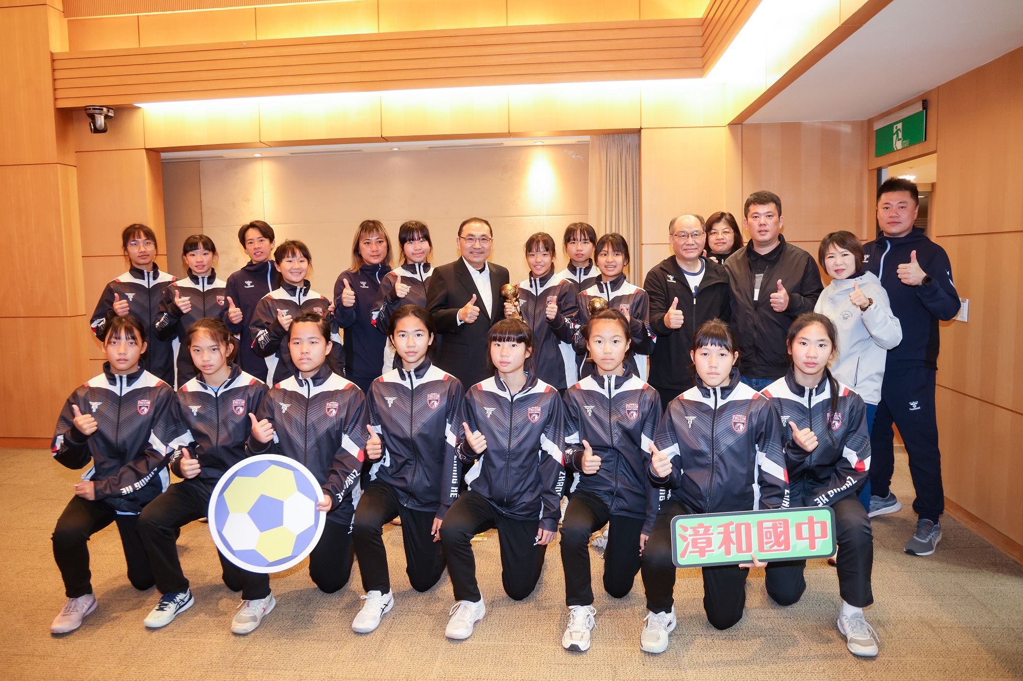 漳和國中榮獲113年全國手球錦標賽U15及U13女子組雙料冠軍