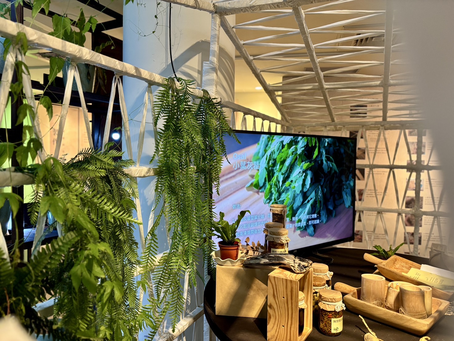 特展野菜餐桌上菜。(圖/新北市政府原民局提供)